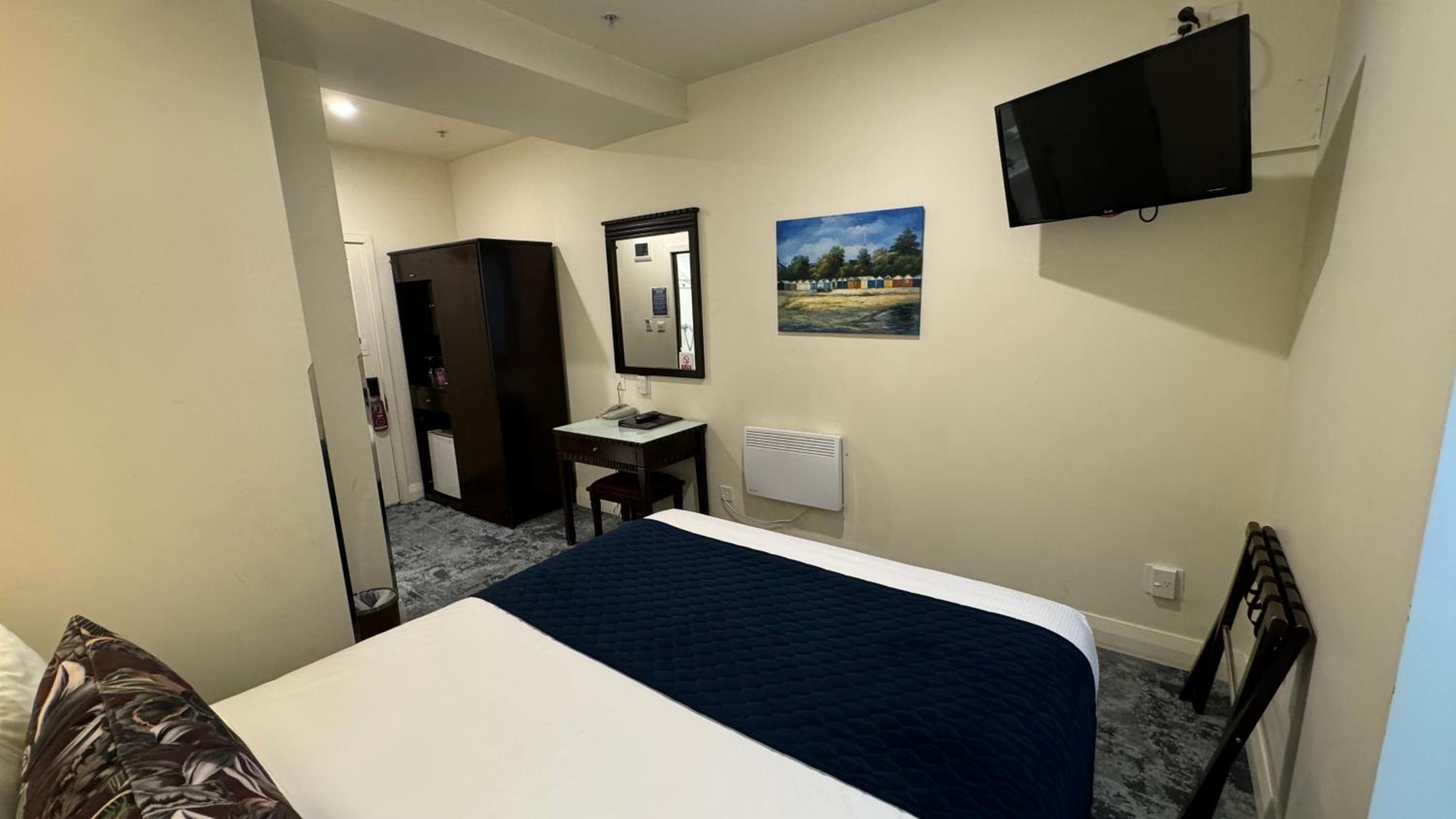 Double Room - Photo 6