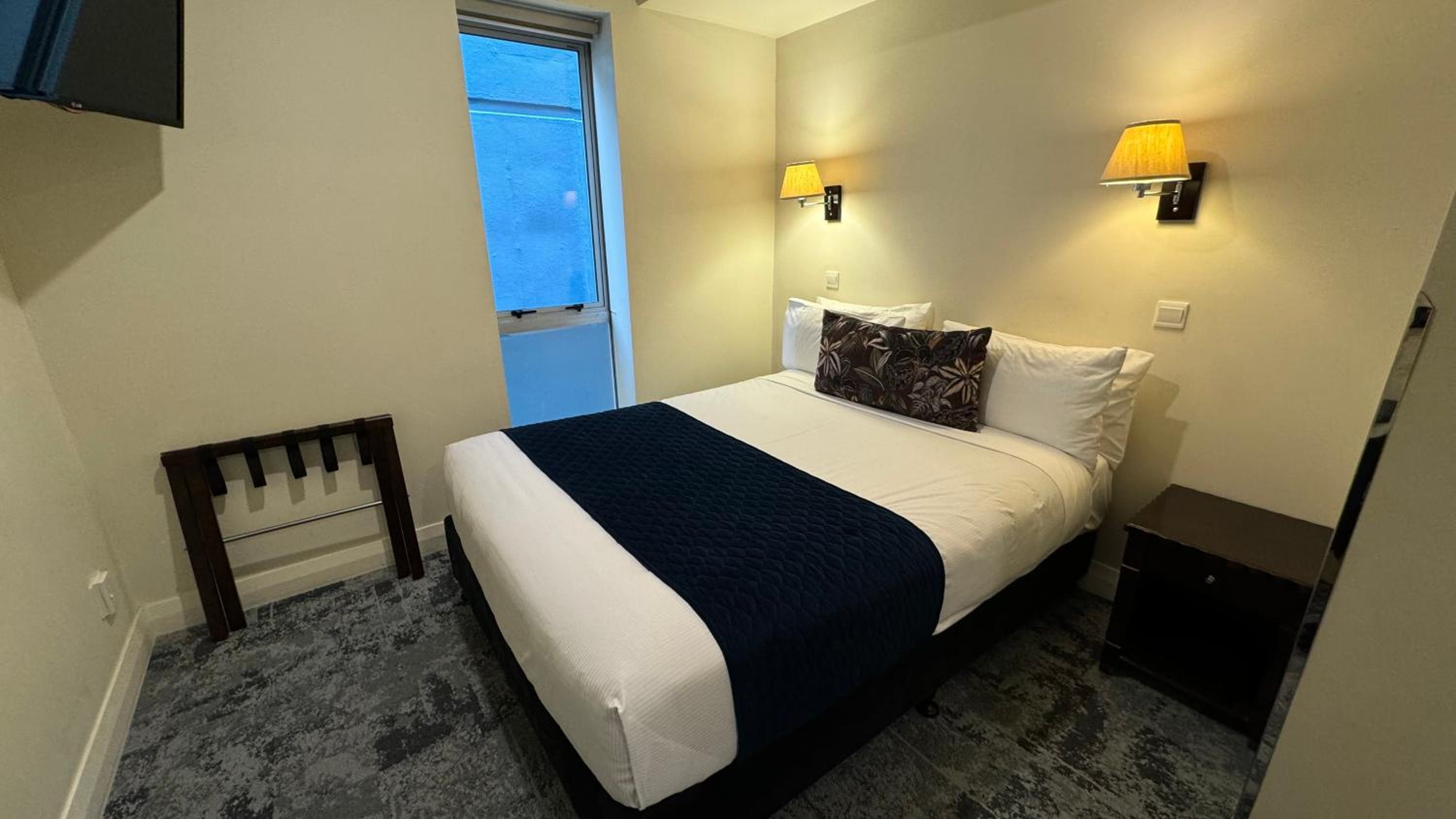 Double Room - Photo 7