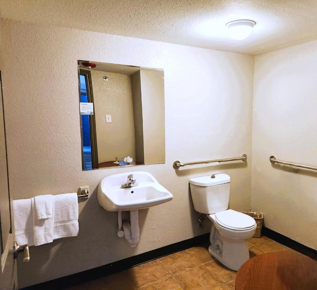 King Room - Mobility Access/Non-Smoking - Photo 4