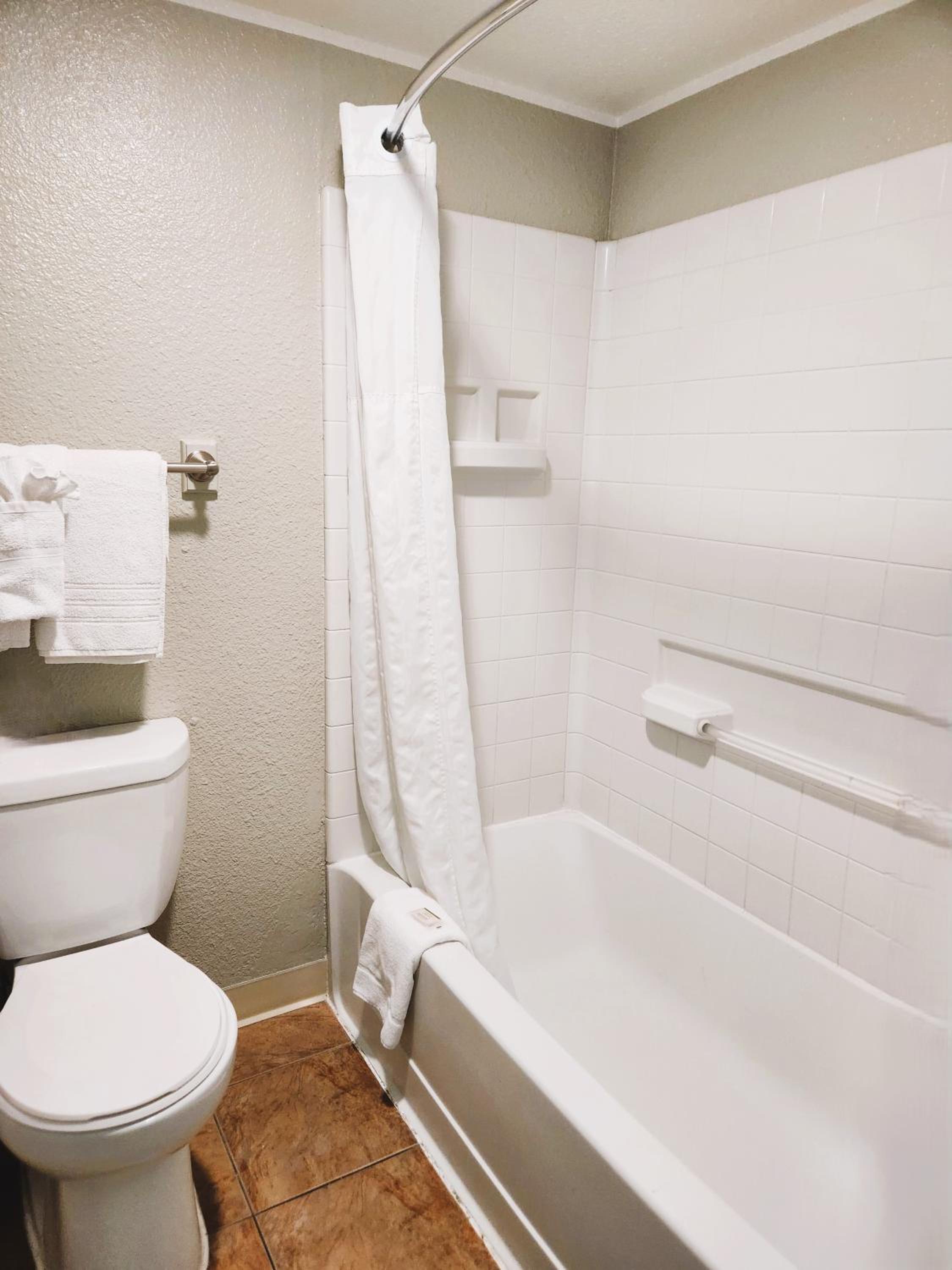 Double Room with Two Double Beds - Non-Smoking - Photo 7
