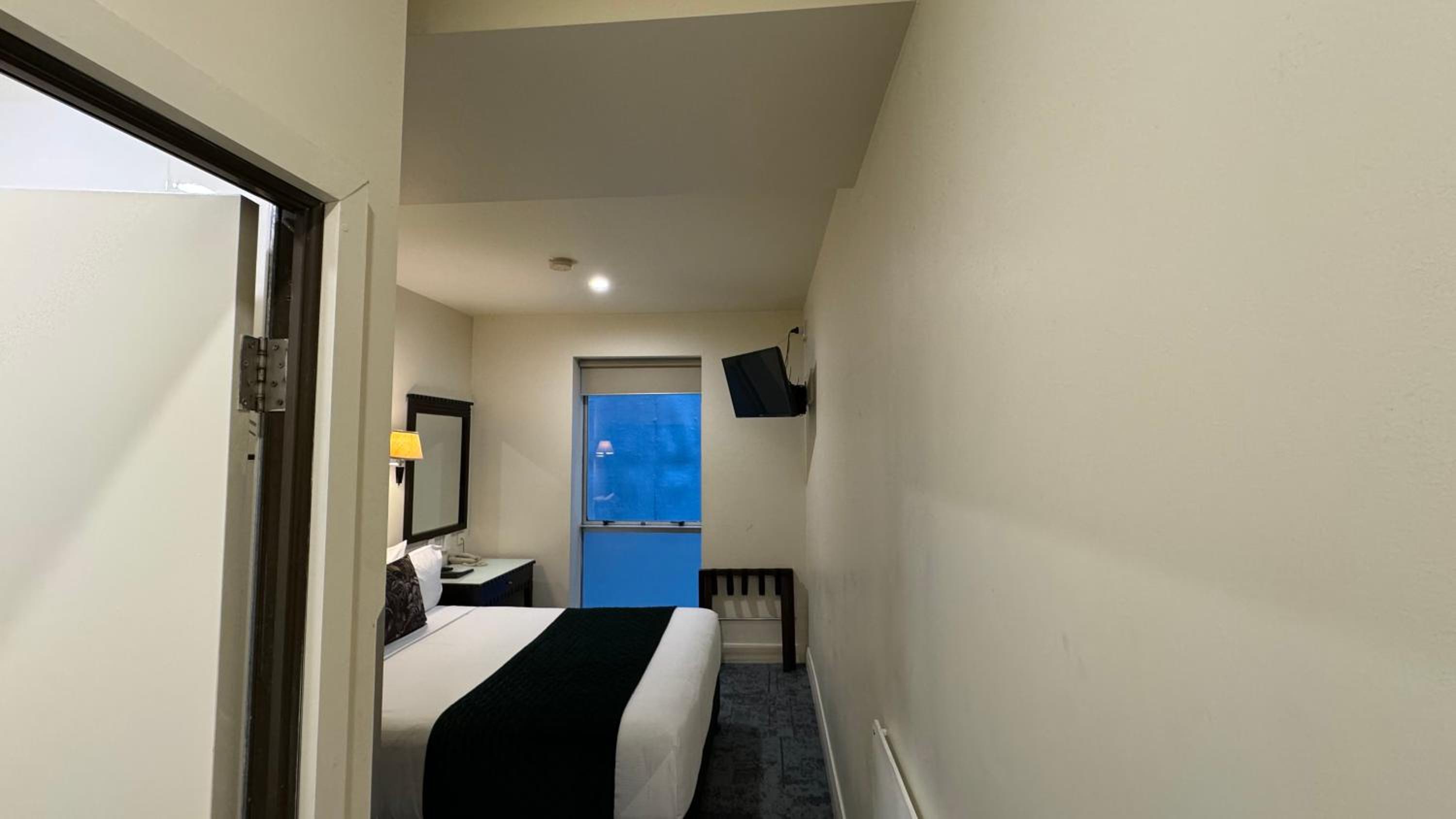 Double Room - Photo 10
