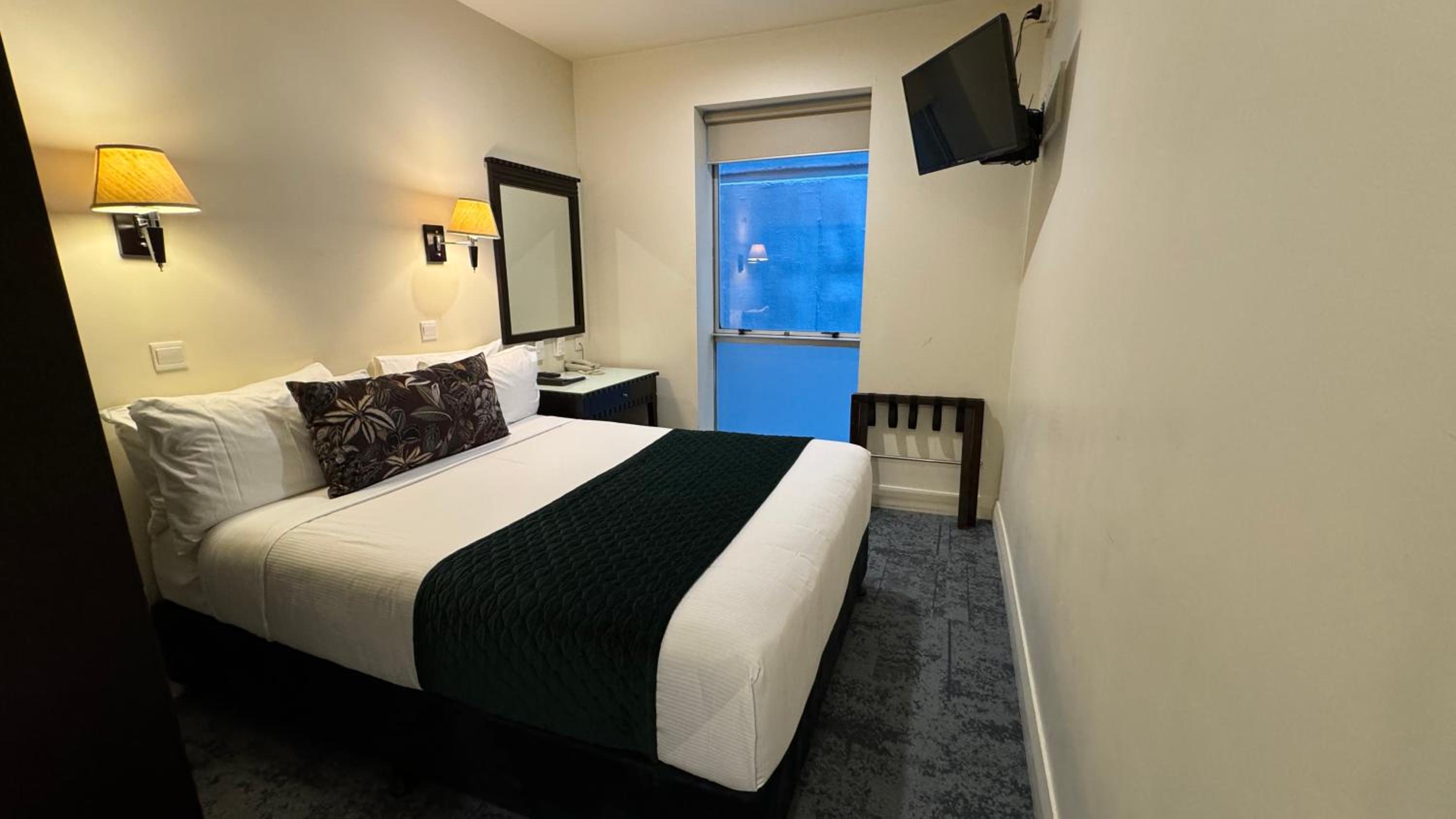 Double Room - Photo 11