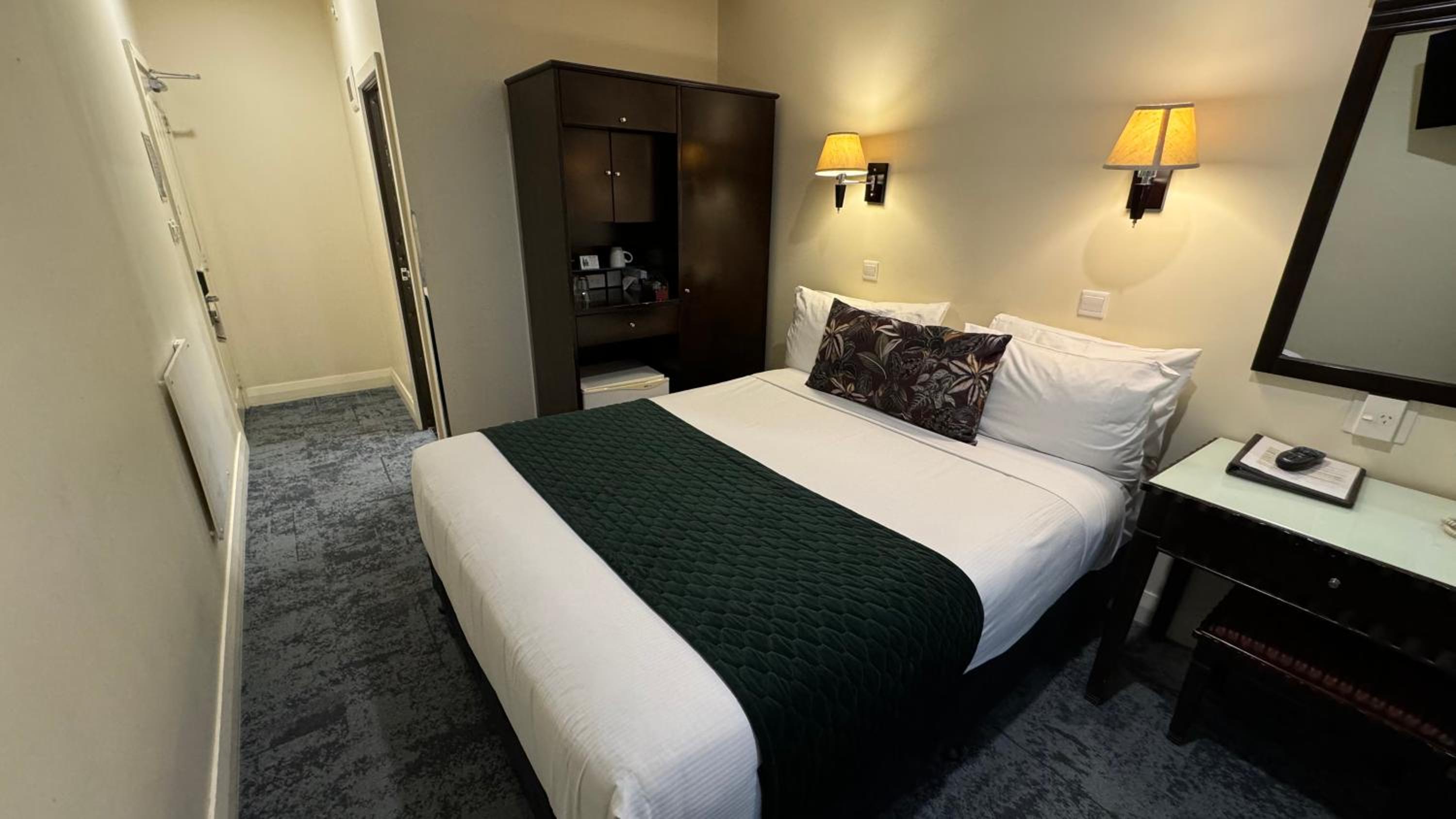 Double Room - Photo 9