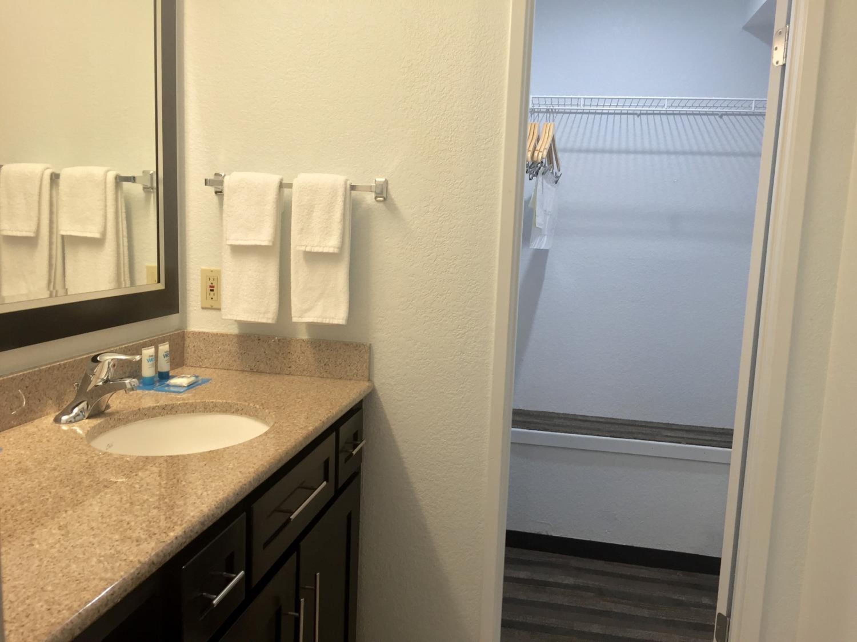 One-Bedroom King Suite - Photo 3