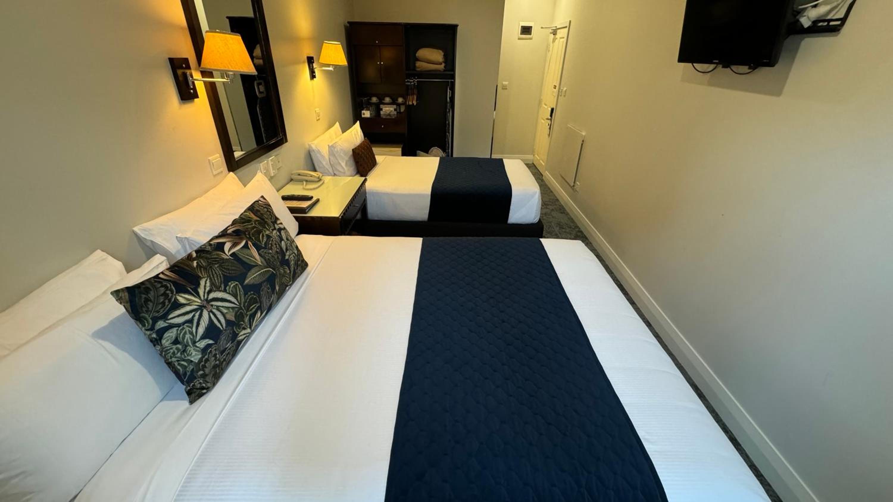 Twin Room - Photo 2