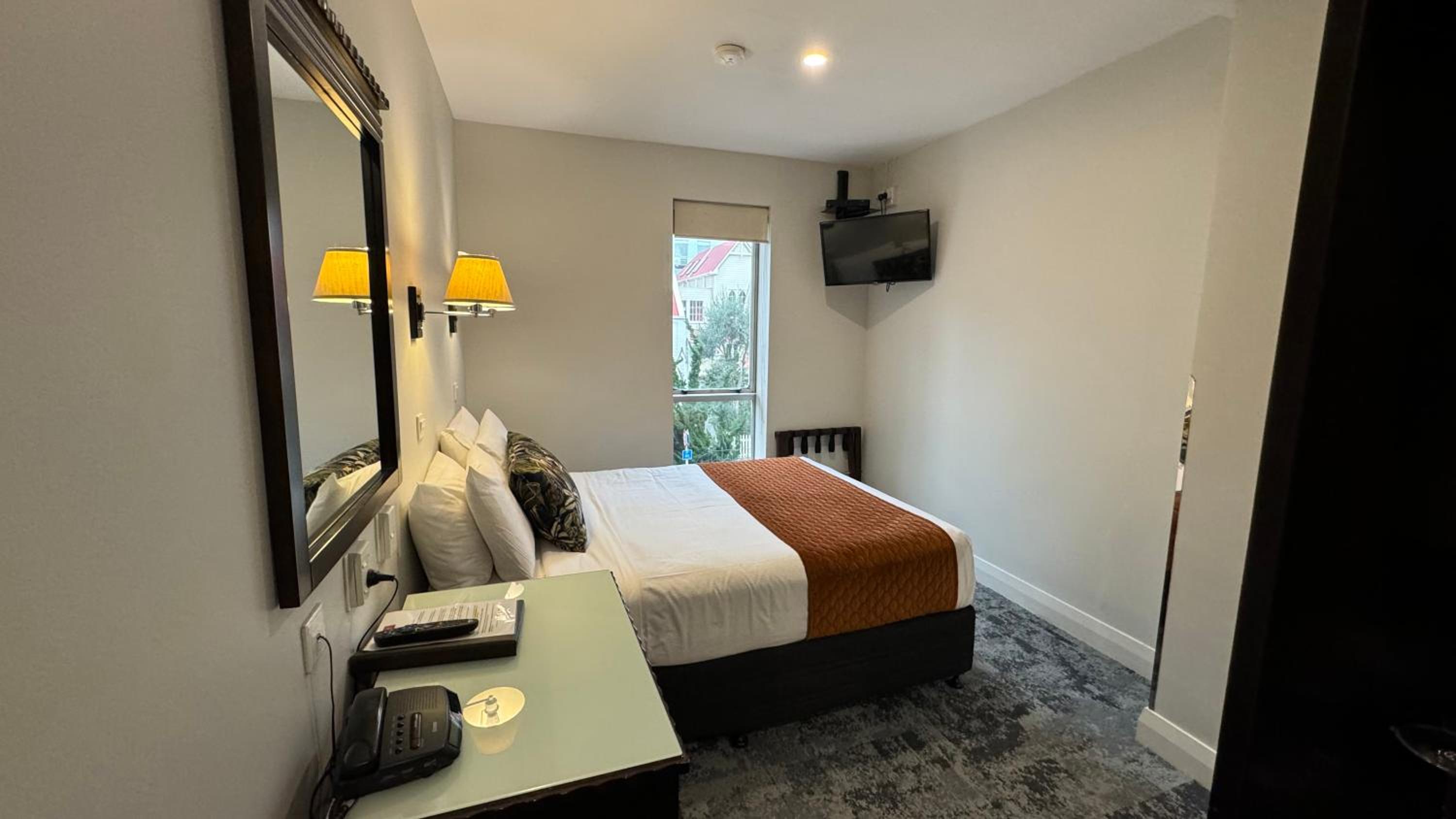 Queen Room - Photo 1
