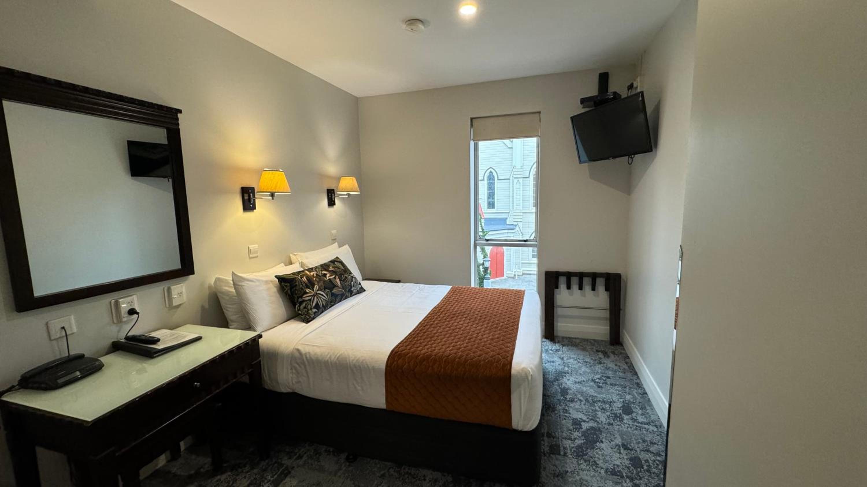 Queen Room - Photo 2