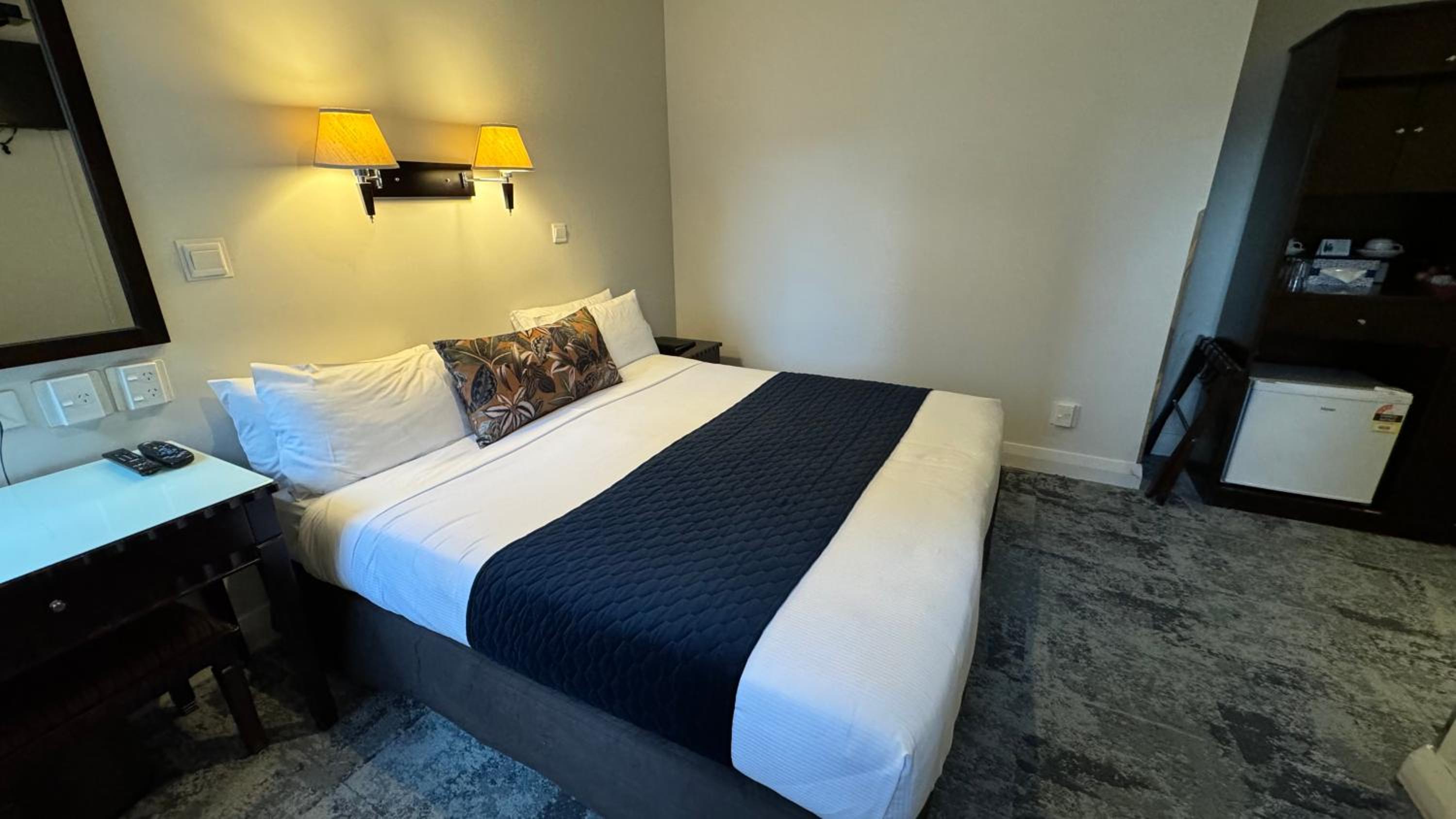 Queen Room - Photo 12