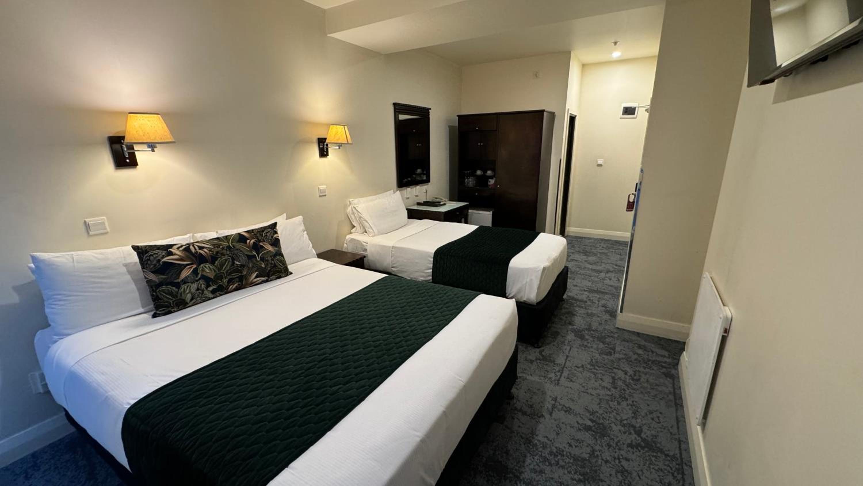 Twin Room - Photo 5