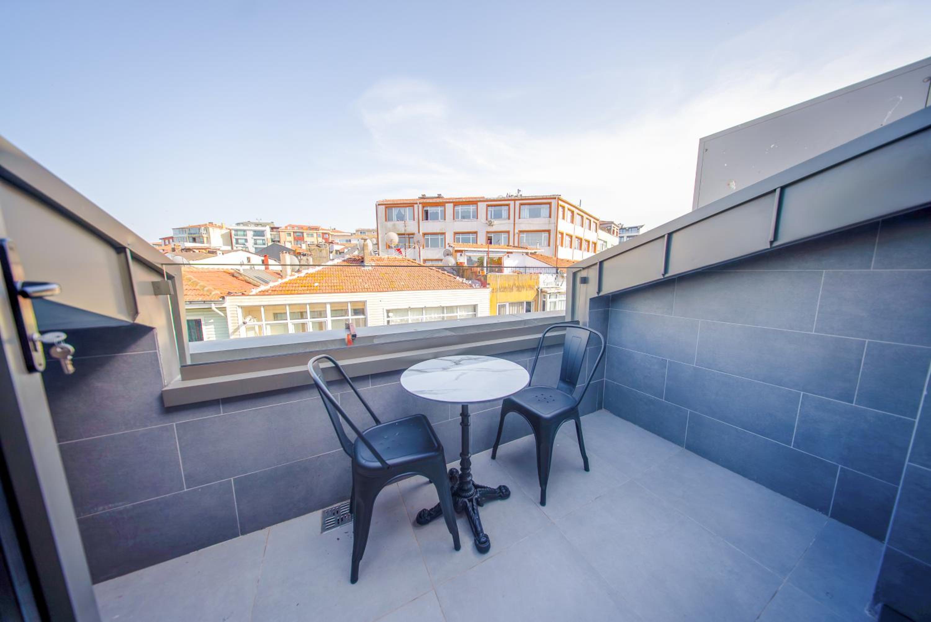 Deluxe Double Room with Balcony photo 2