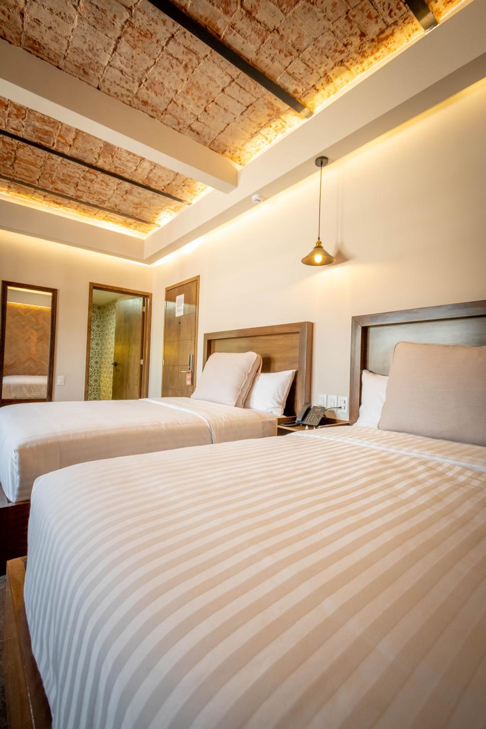 Deluxe Double Room - Photo 10