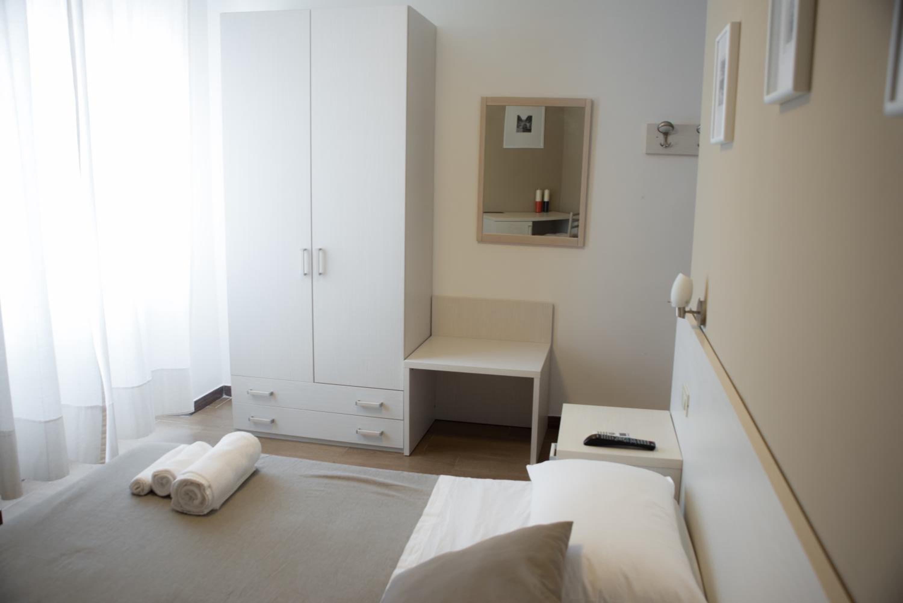 Standard King Room photo 3