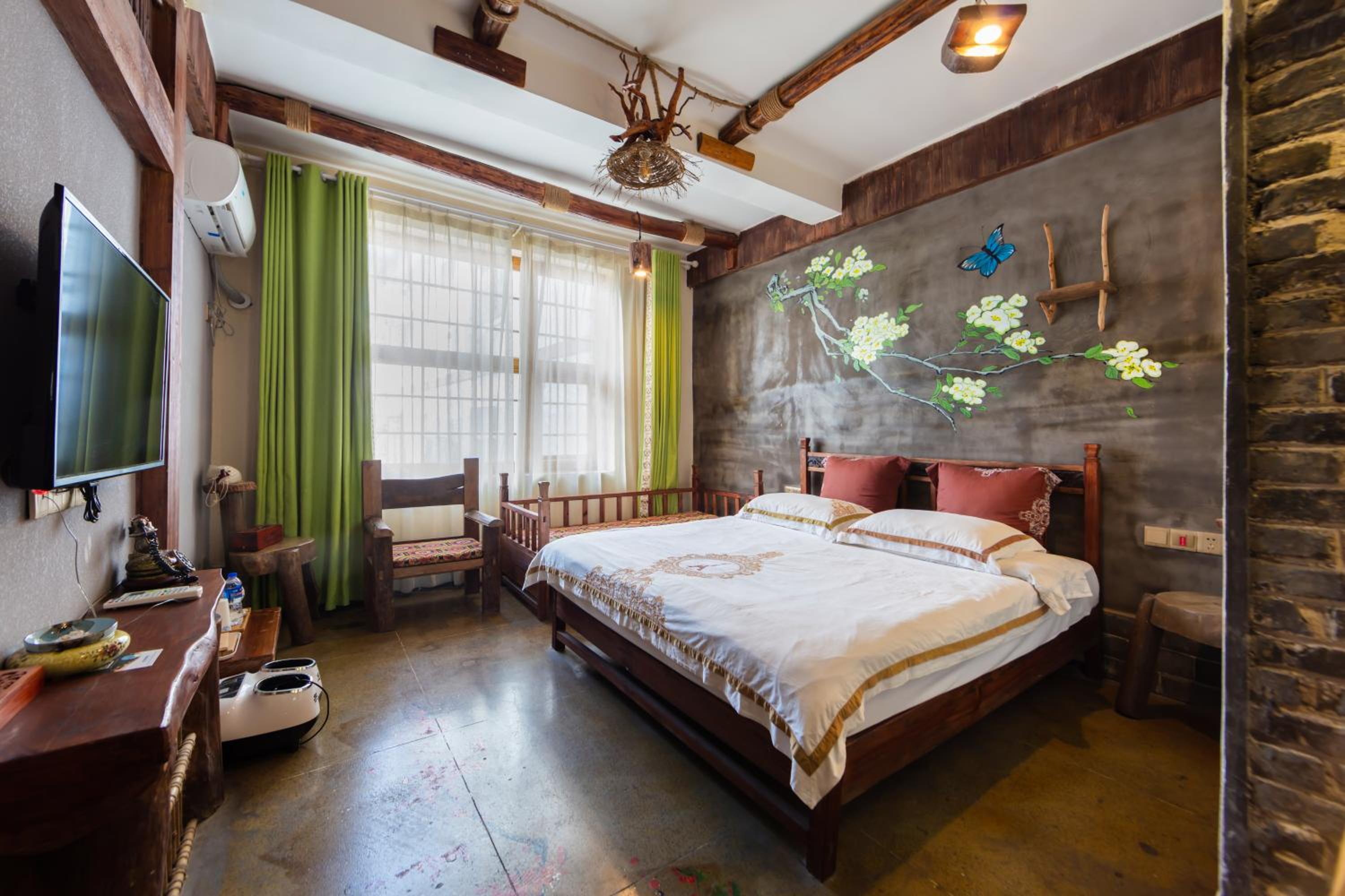 Queen Room photo 1