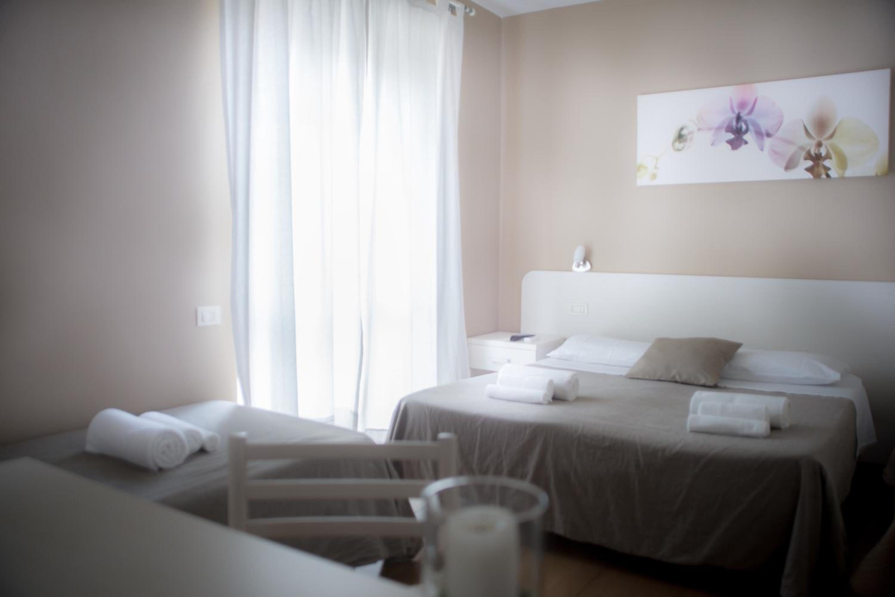 Superior King Room with Balcony photo 3