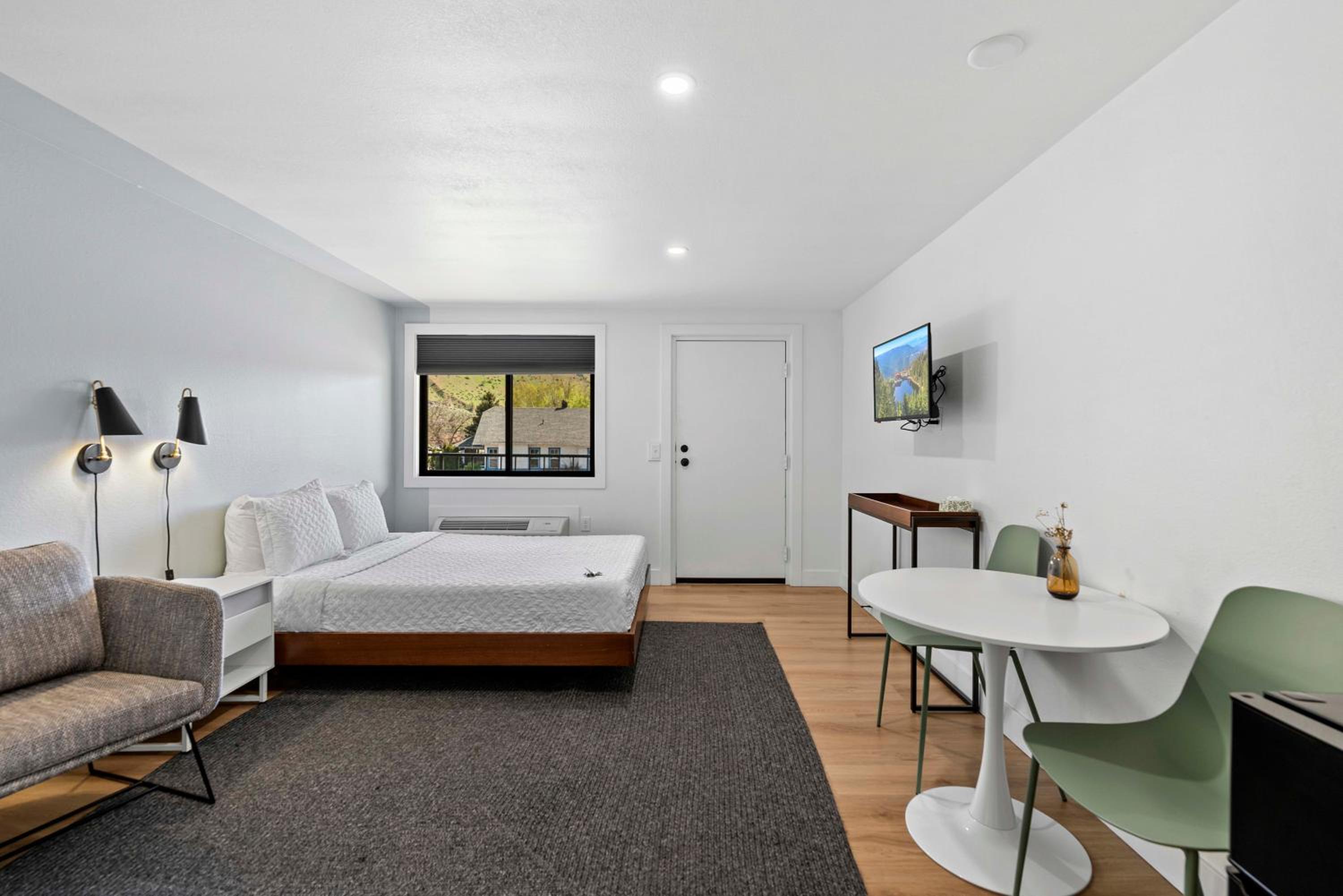 Deluxe Queen Room