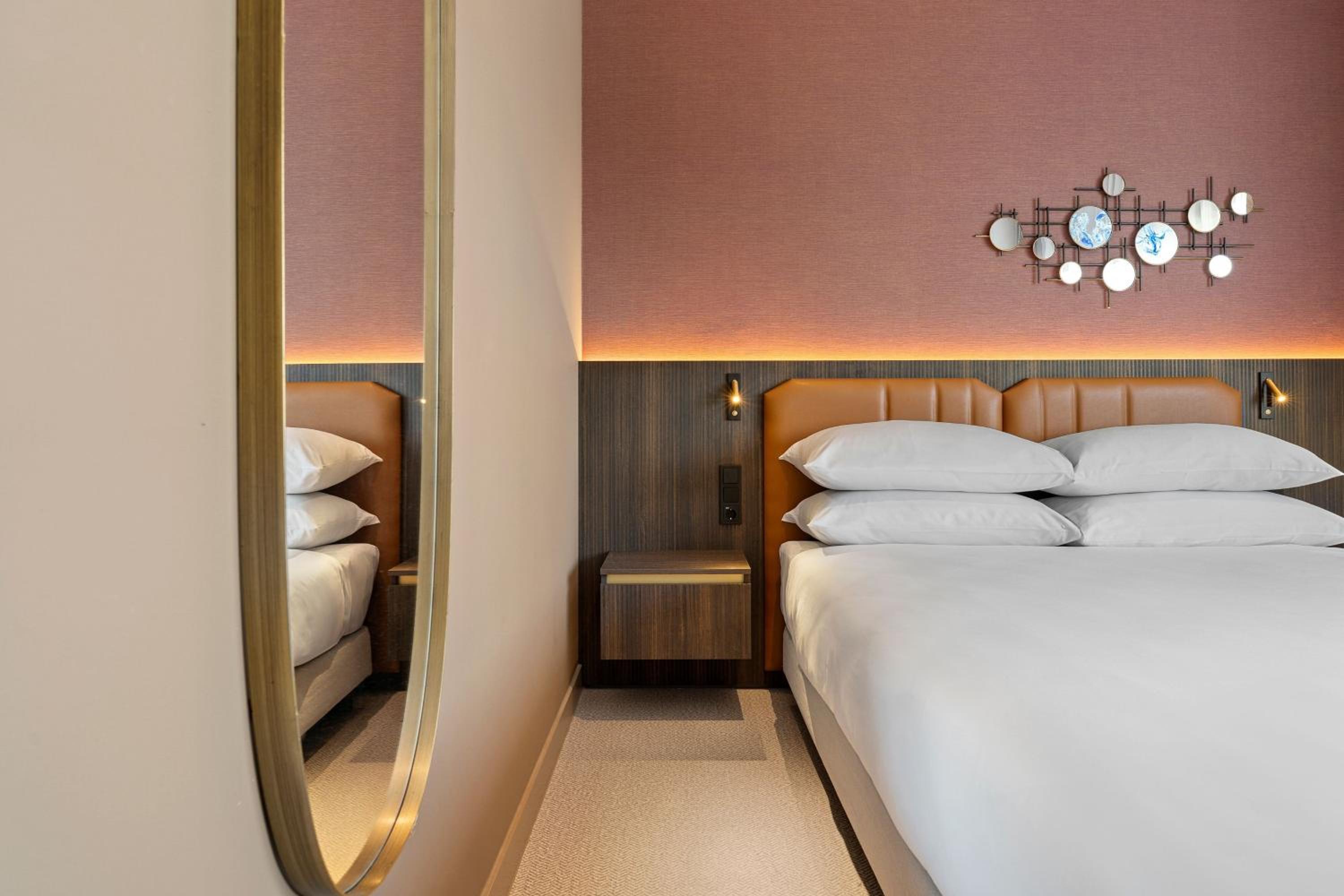 King Room with Airplane View - Photo 7