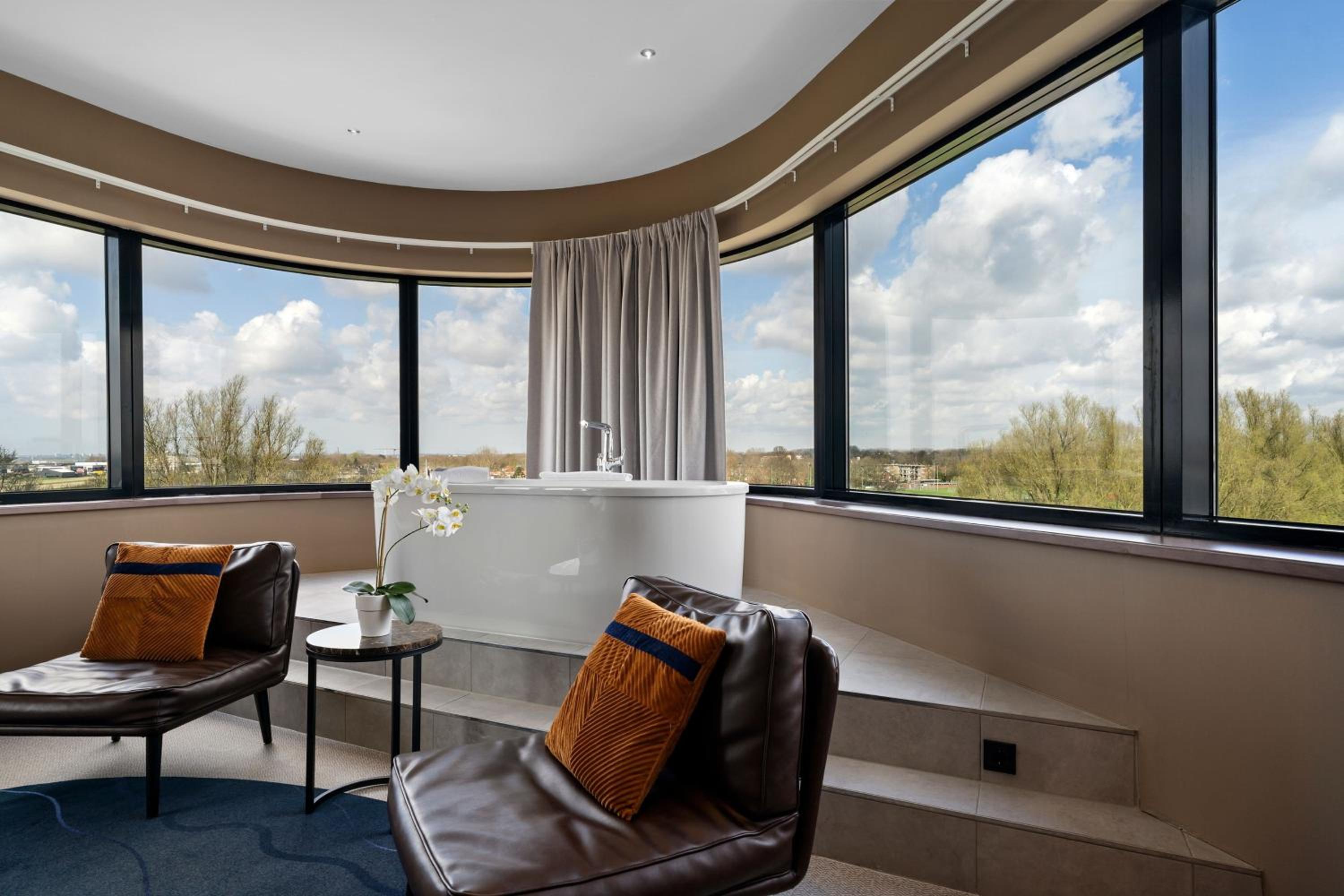 Superior King Suite - Photo 4