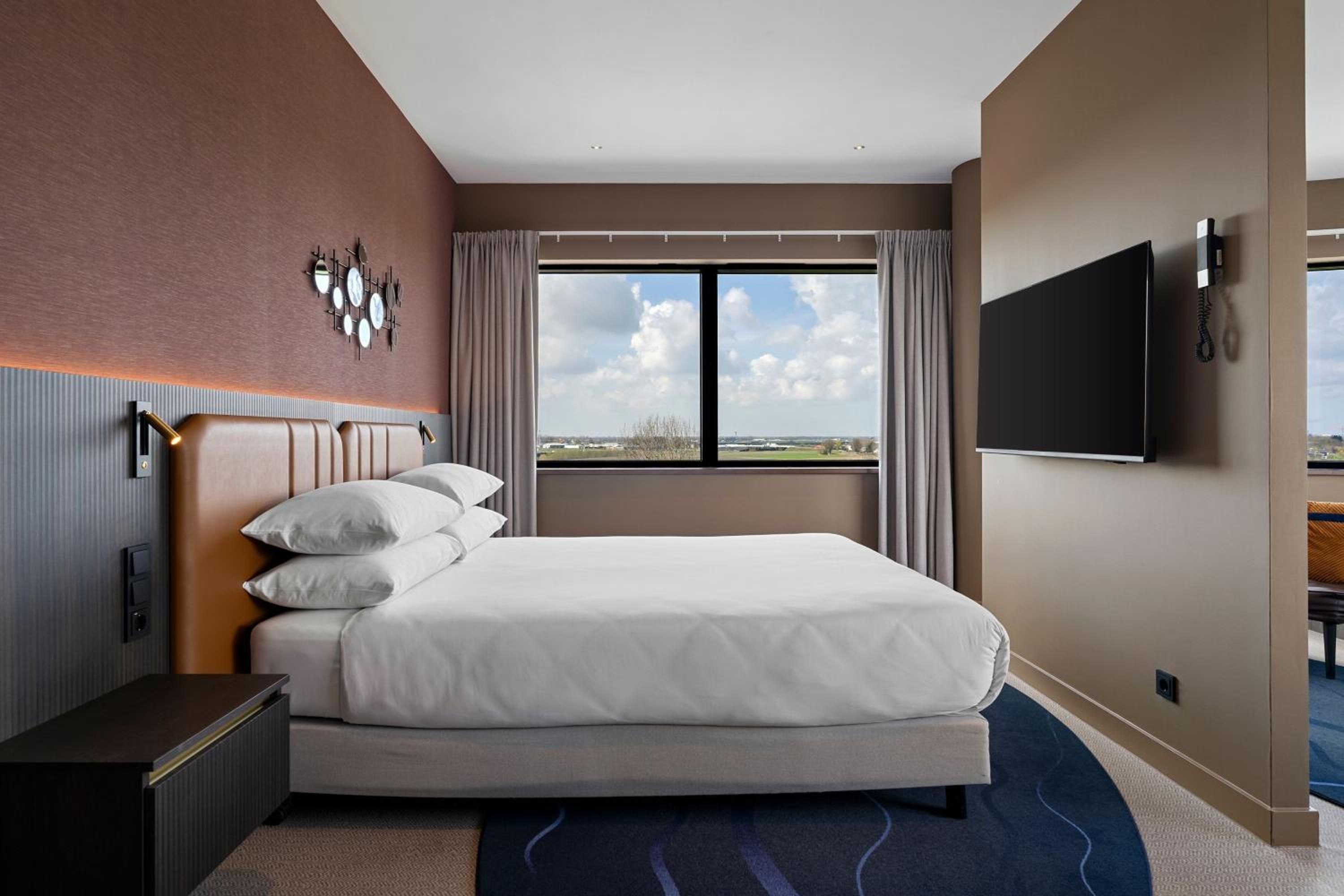 Superior King Suite - Photo 3