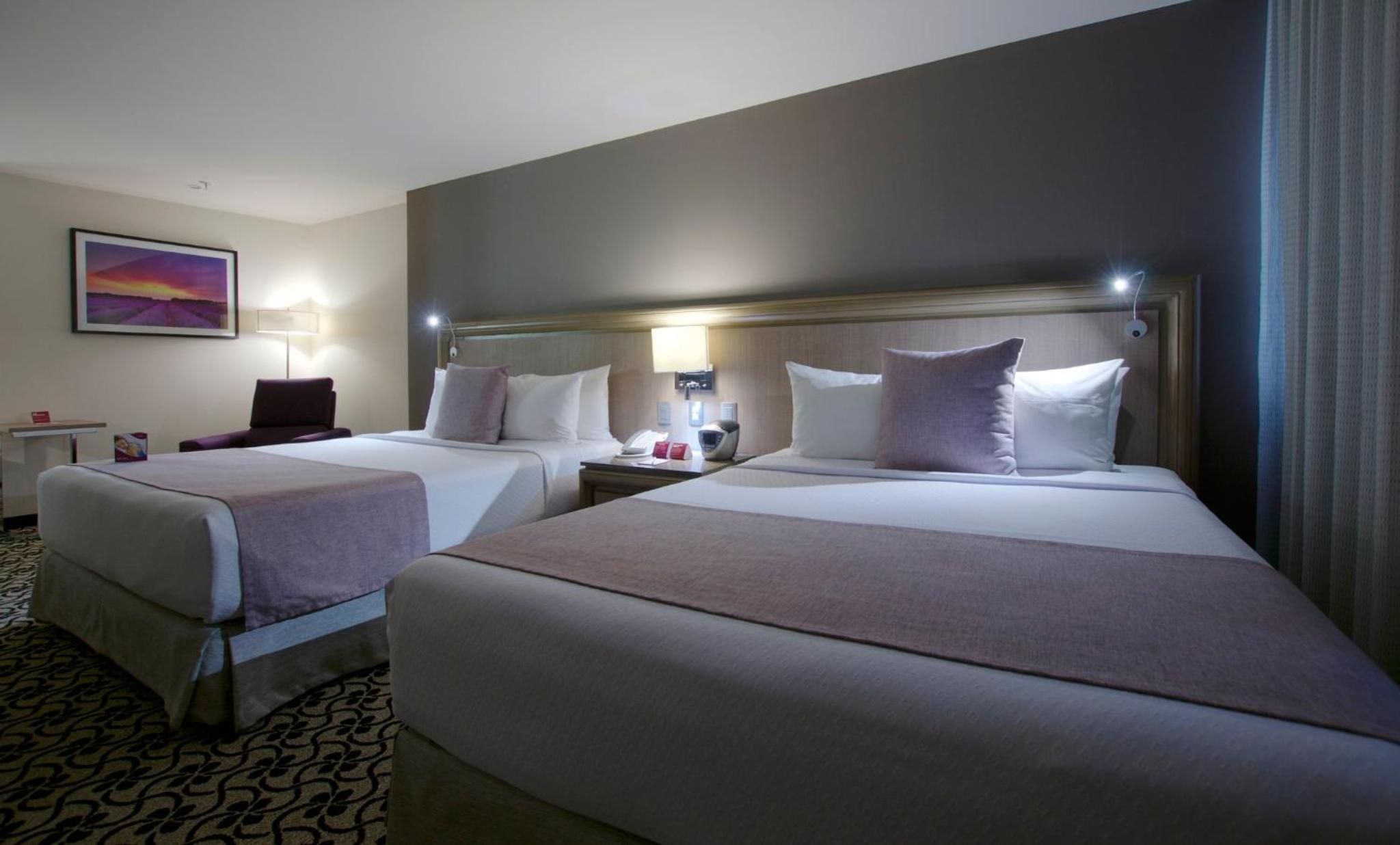 Standard Room with Two Queen Beds - Photo 7