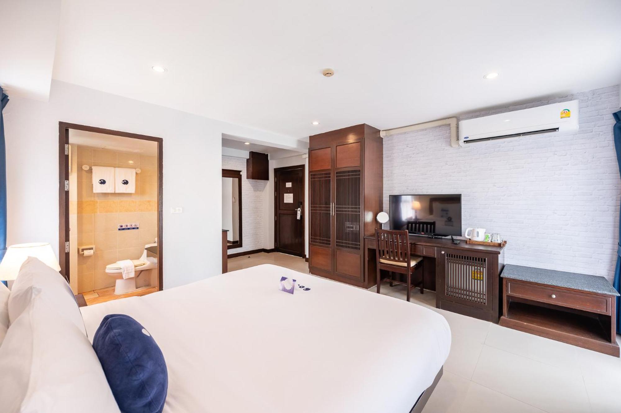 Deluxe Double Room - Photo 10