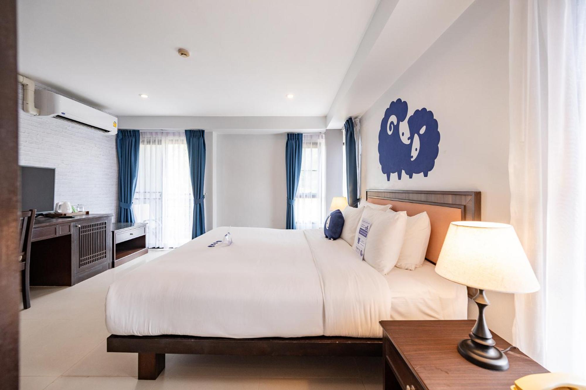 Deluxe Double Room - Photo 9