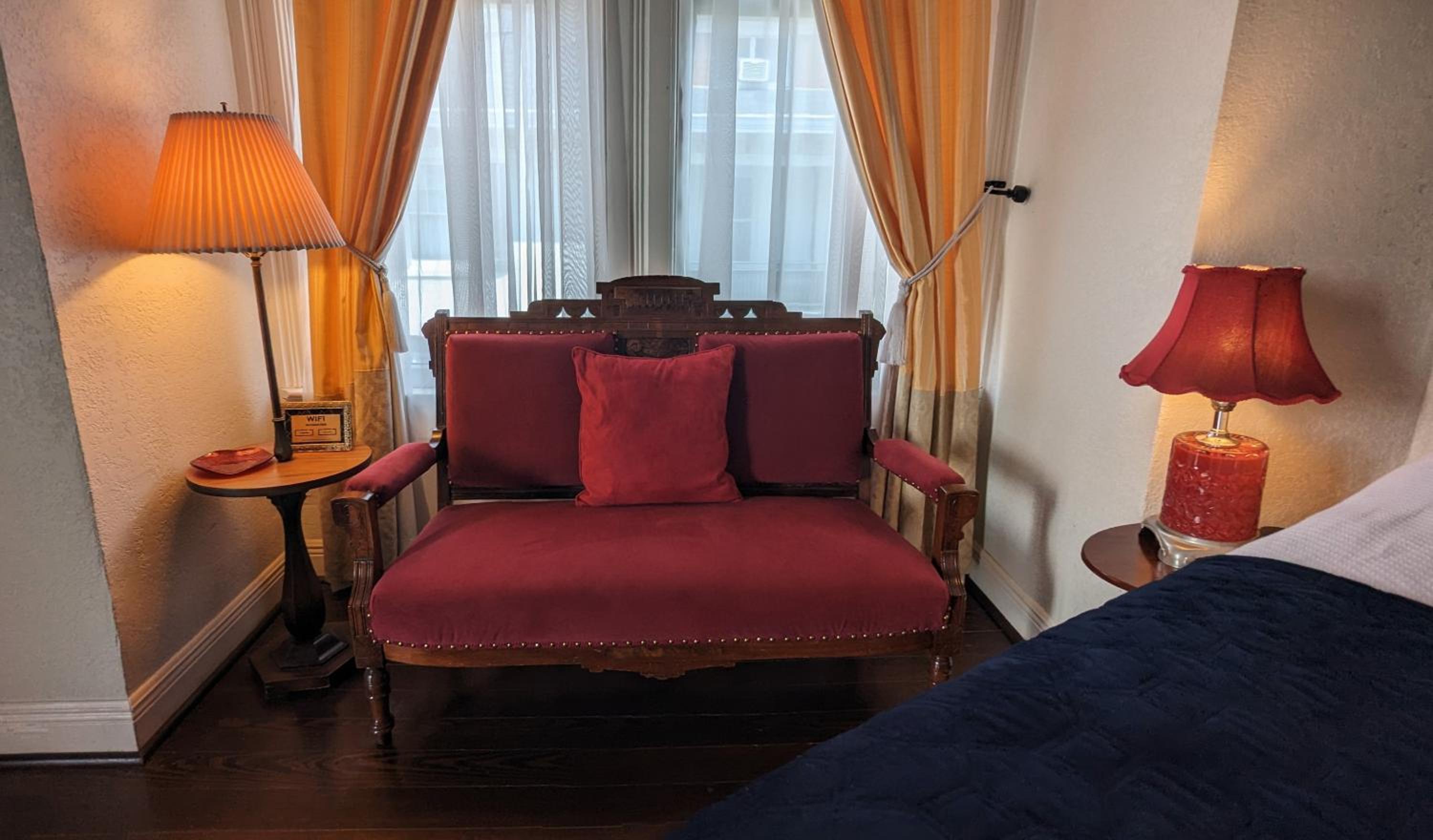 King Room with Balcony - Photo 3