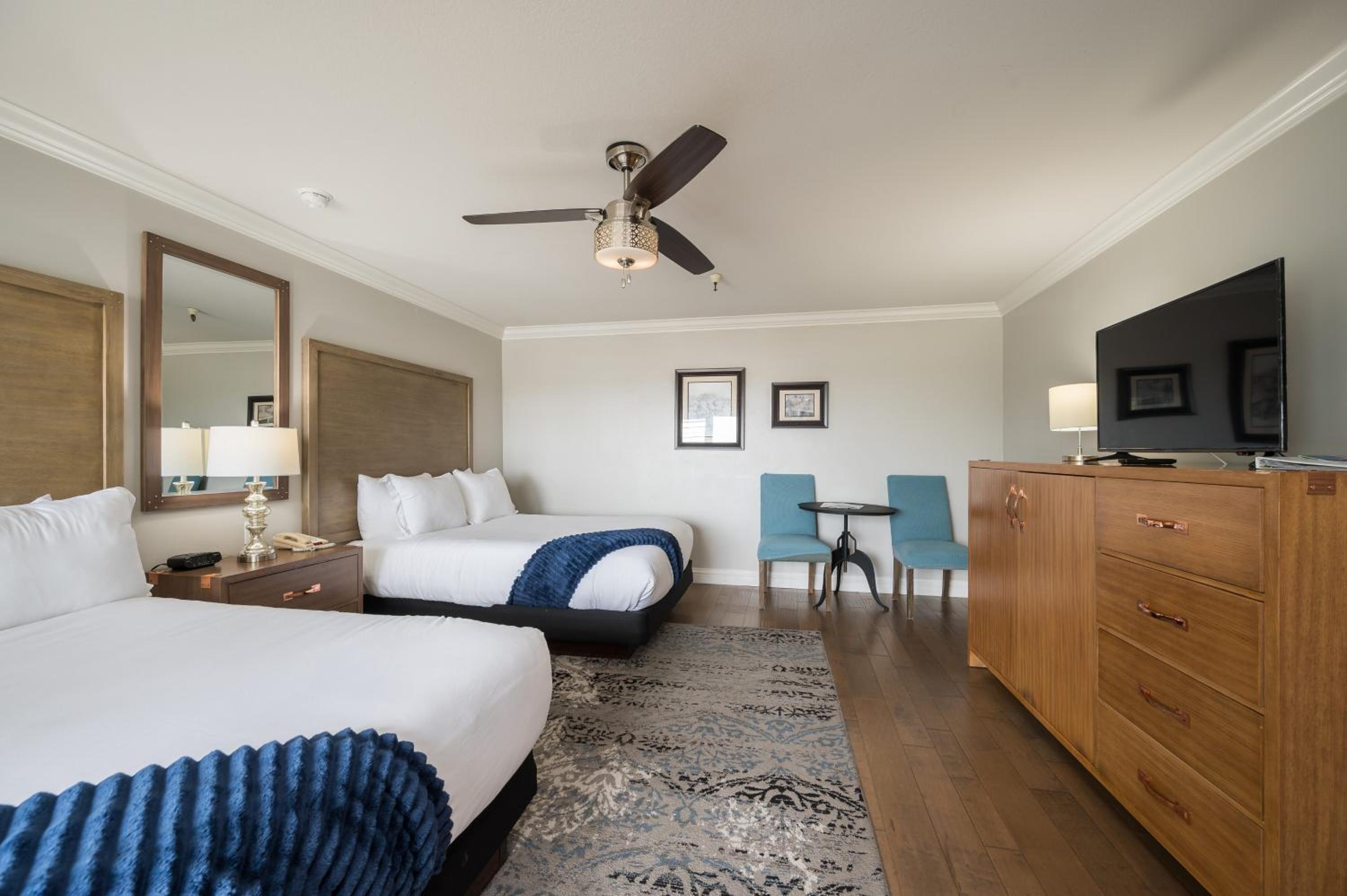 Superior Queen Room with Two Queen Beds - Photo 6