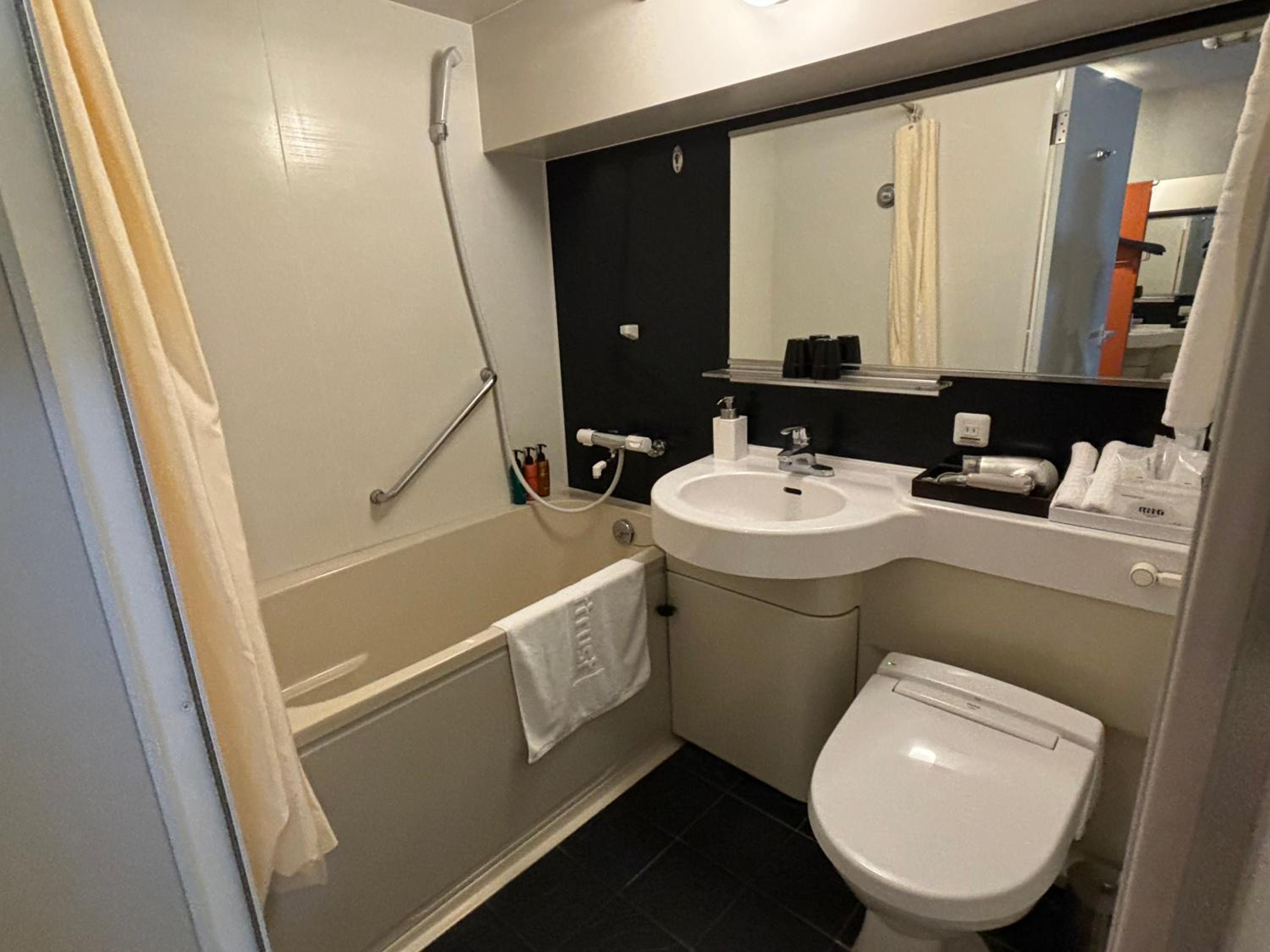 Double Room with Small Double Bed - Non-Smoking - Photo 11