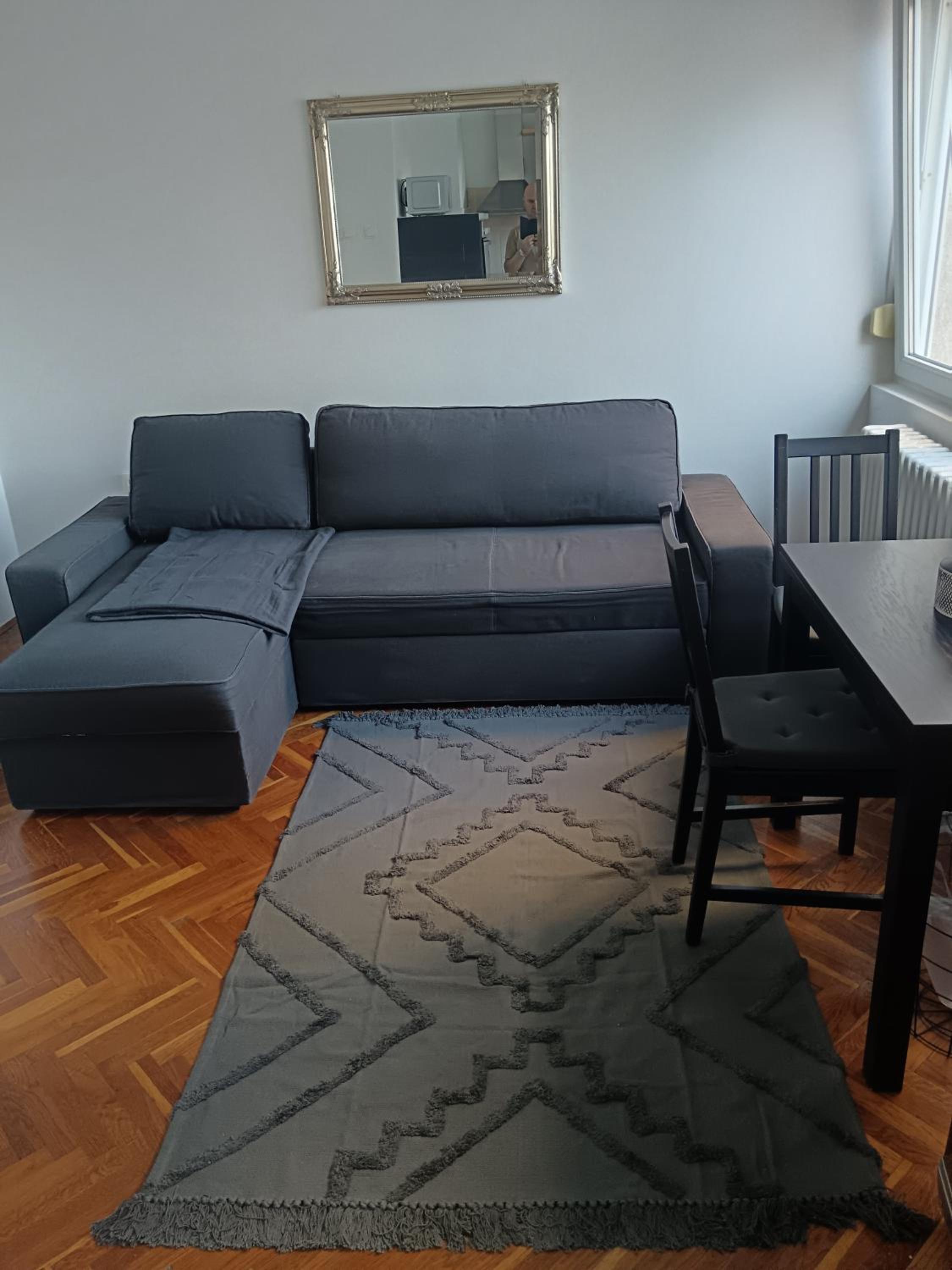 One-Bedroom Apartment photo 1