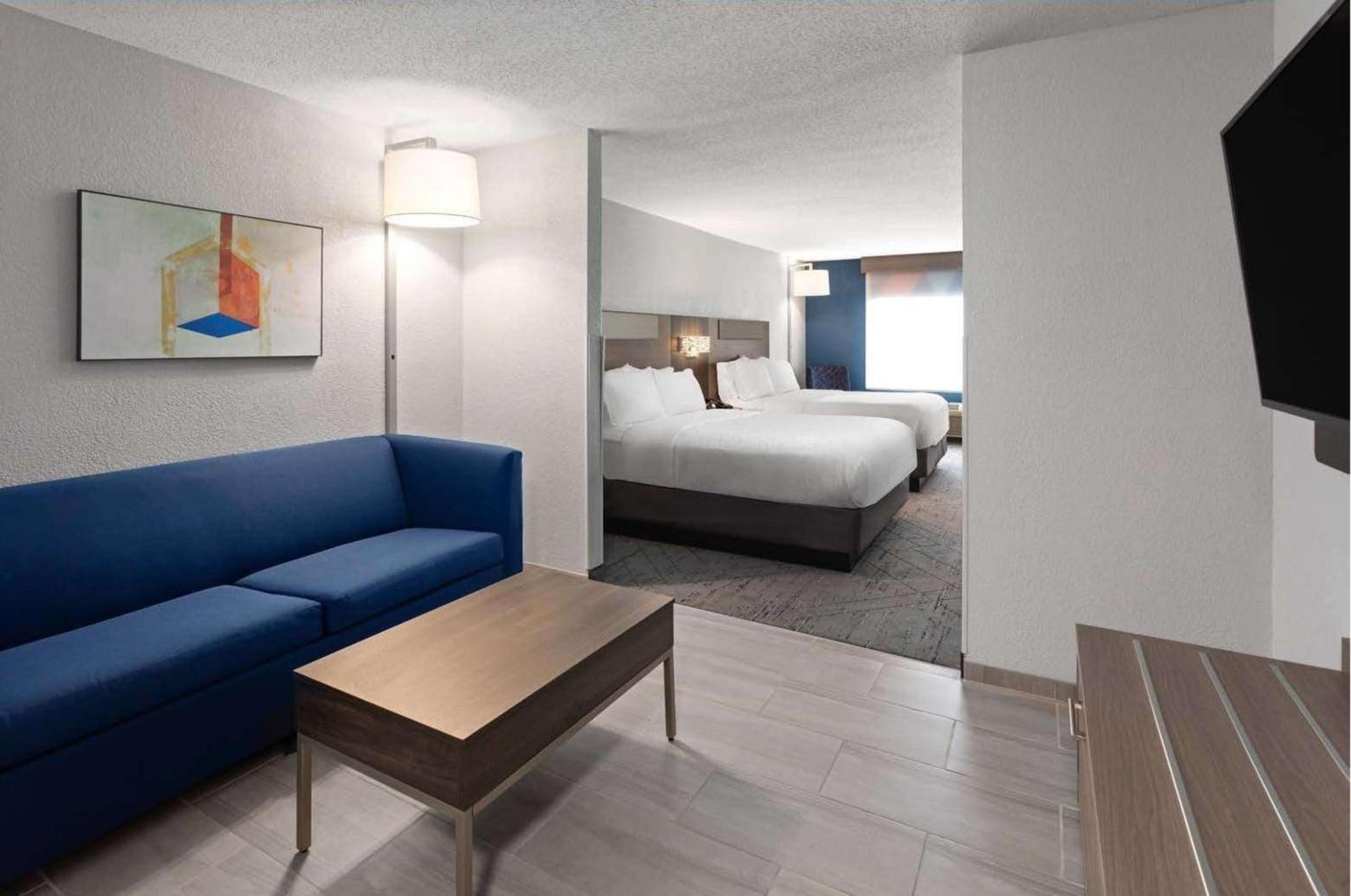King Suite with Sofa Bed - Photo 3