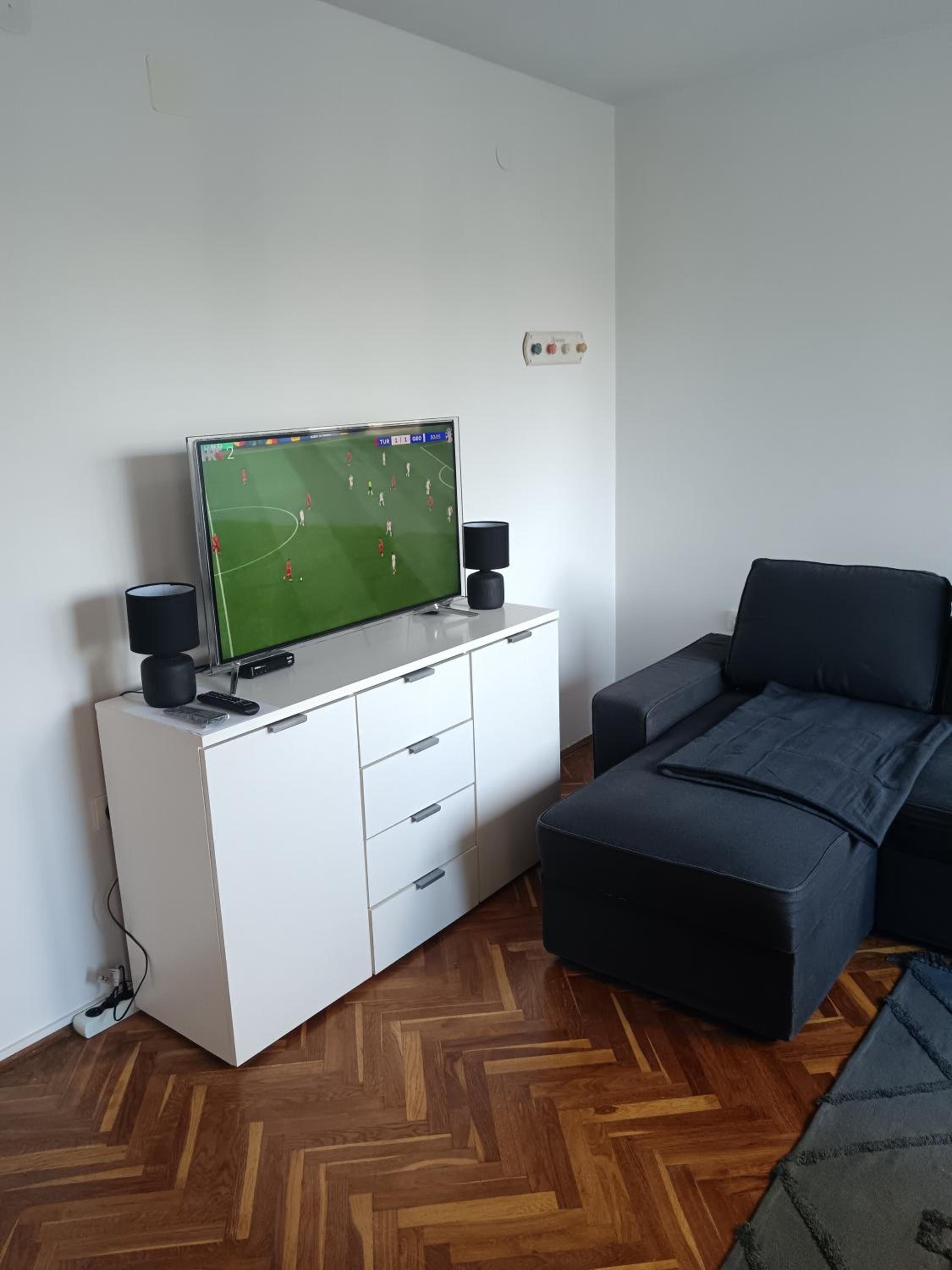 One-Bedroom Apartment photo 3