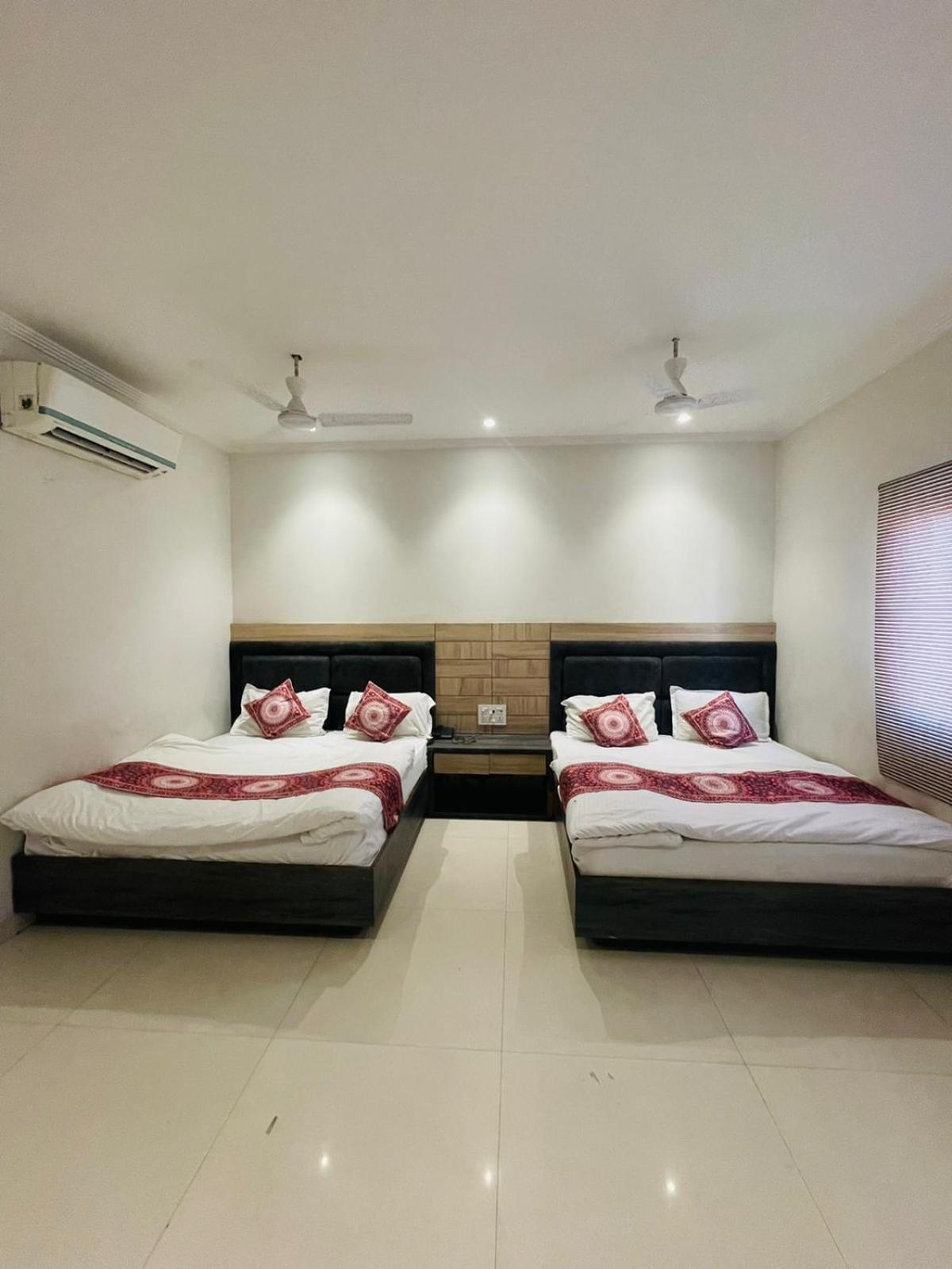 Comfort Triple Room