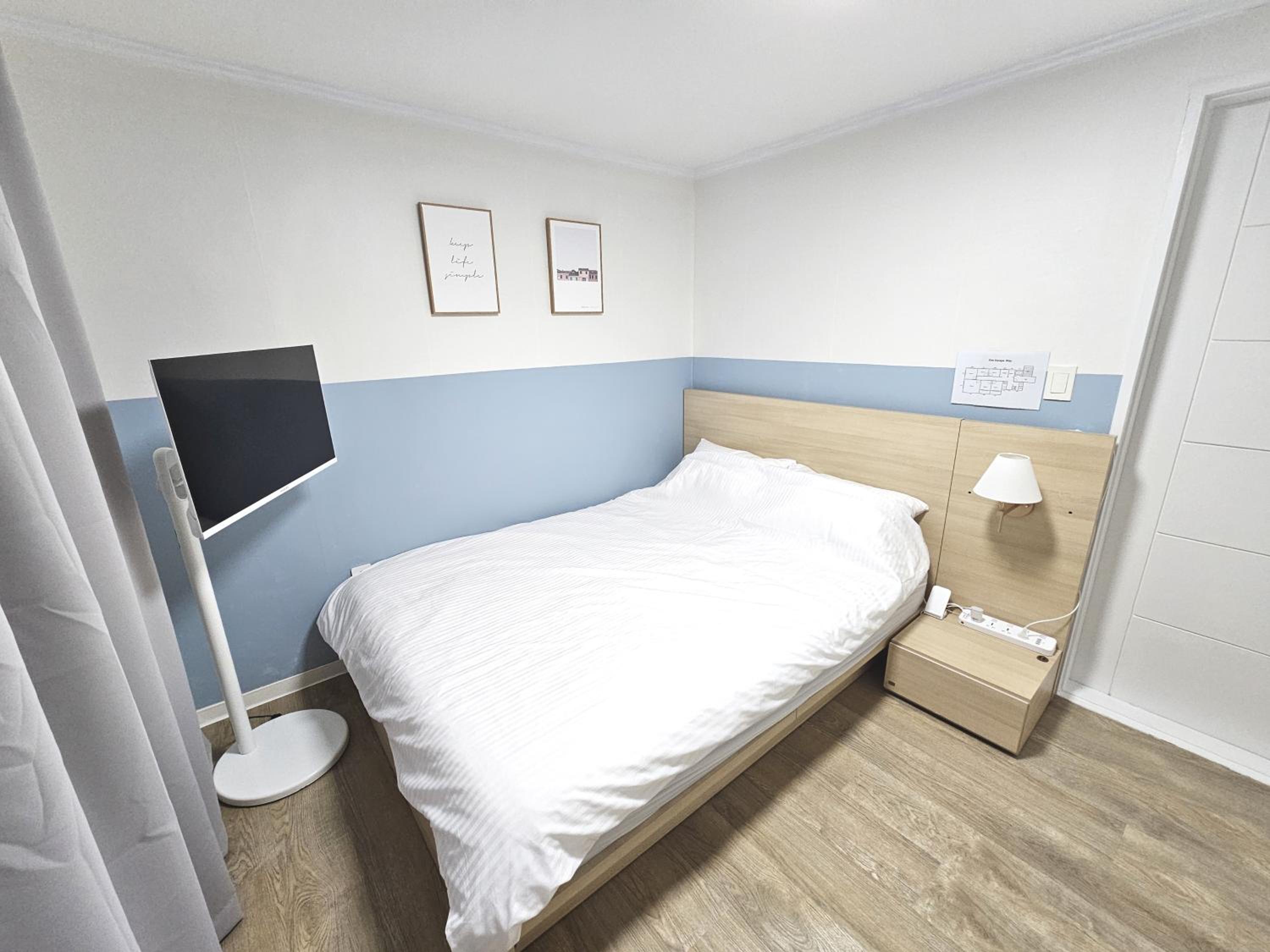 Standard Double Room - Photo 11