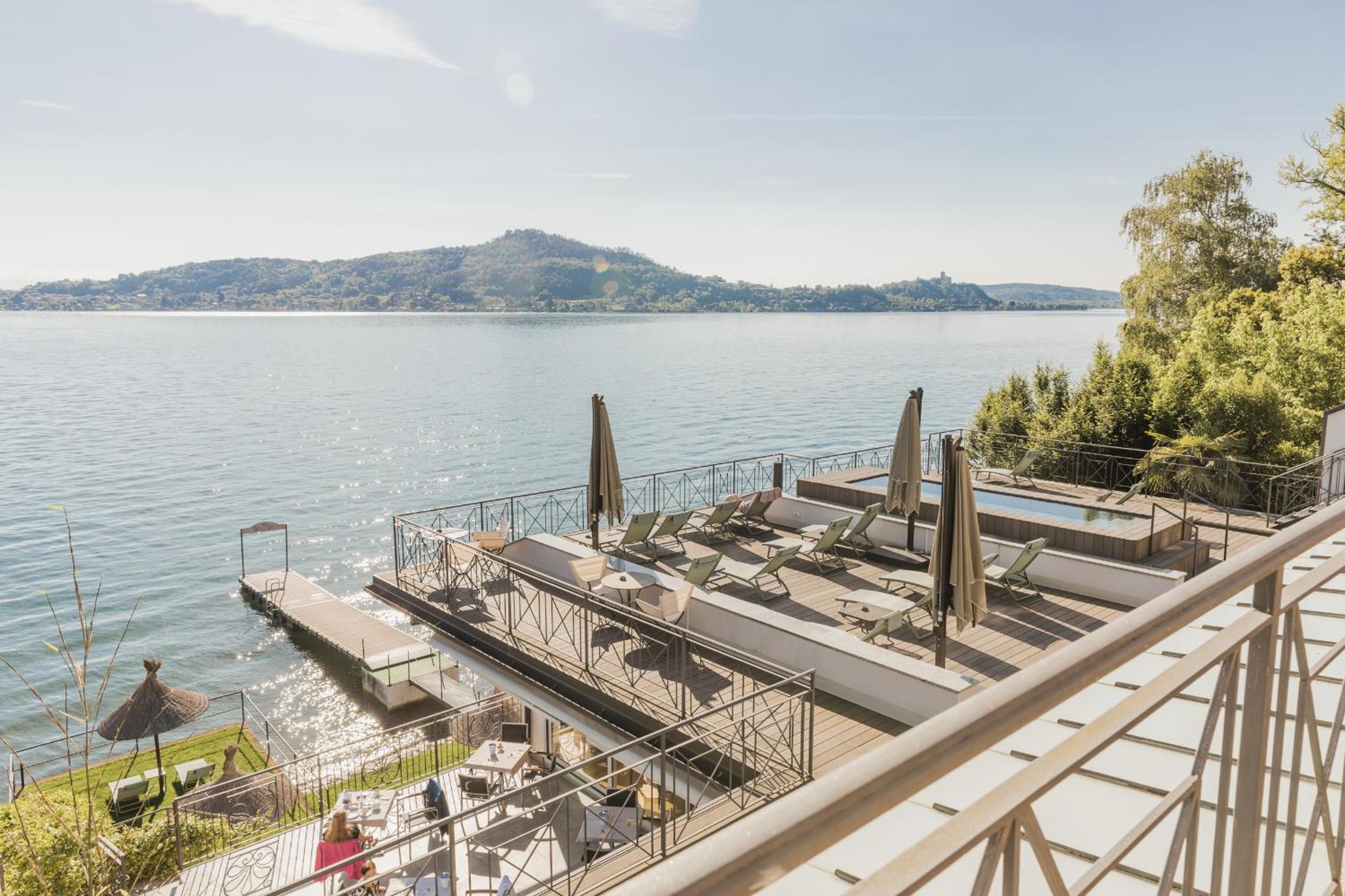 Double or Twin Room with Lake View photo 2