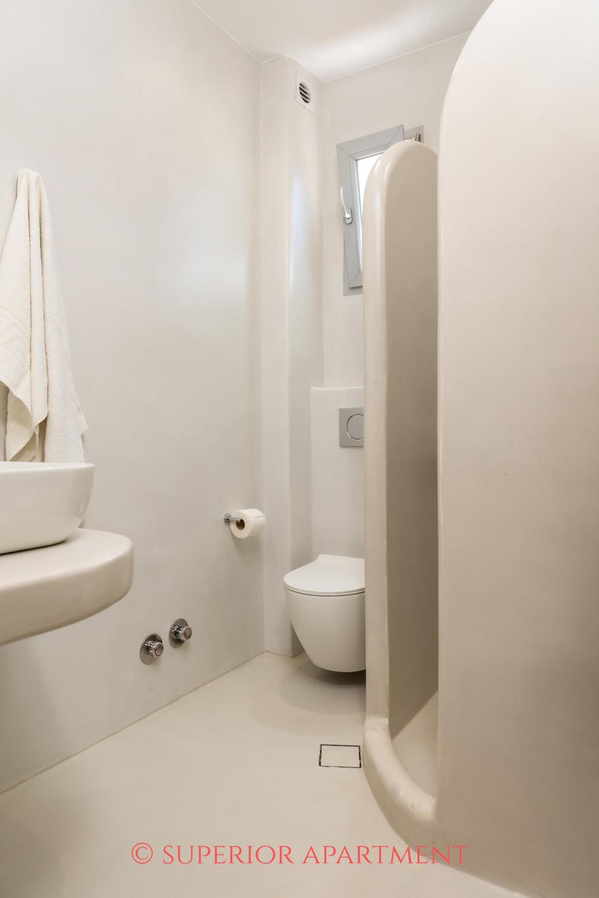 Two-Bedroom Superior Apartment - Photo 3
