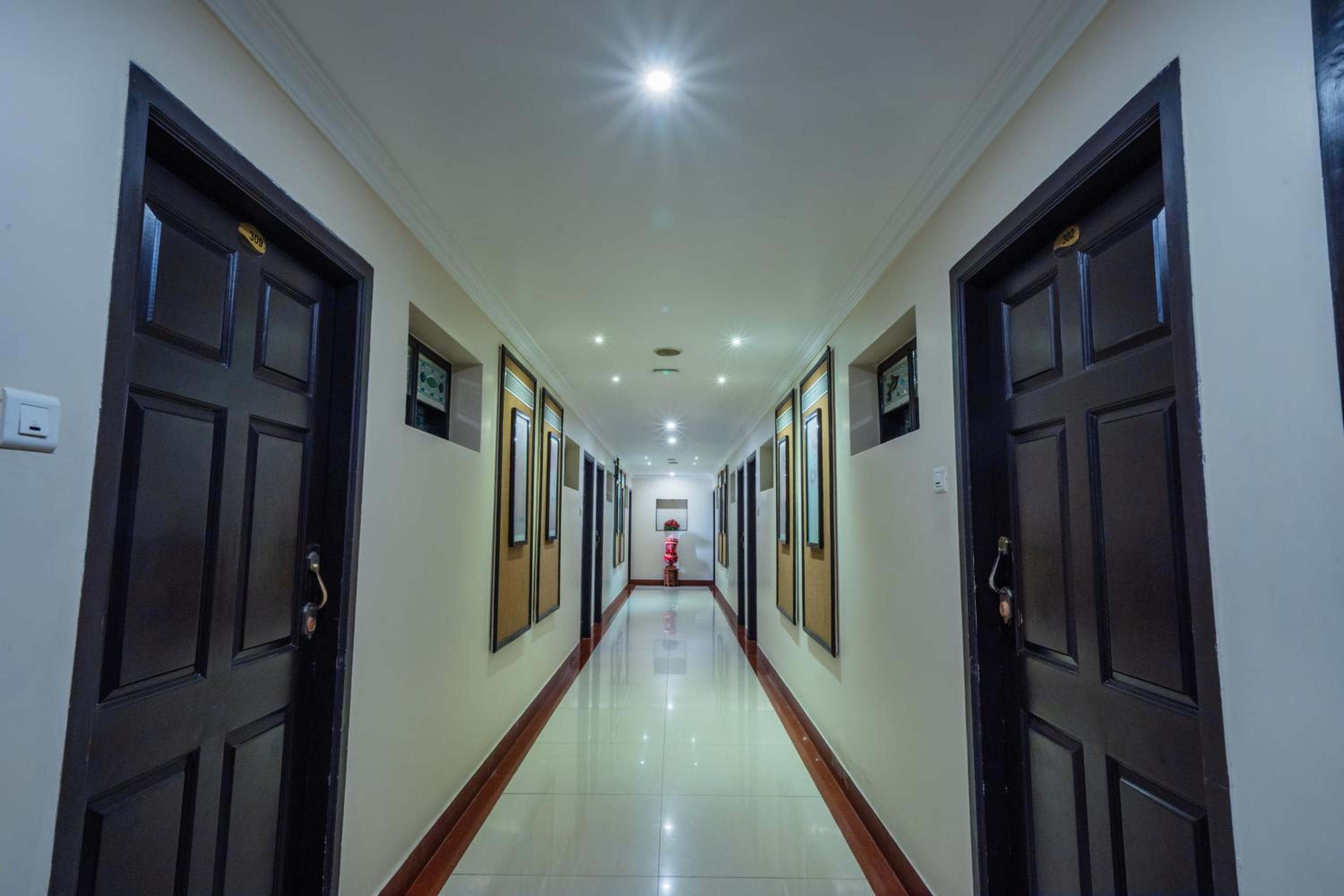 ECONOMY - AC (BASEMENT ROOM) - Photo 3