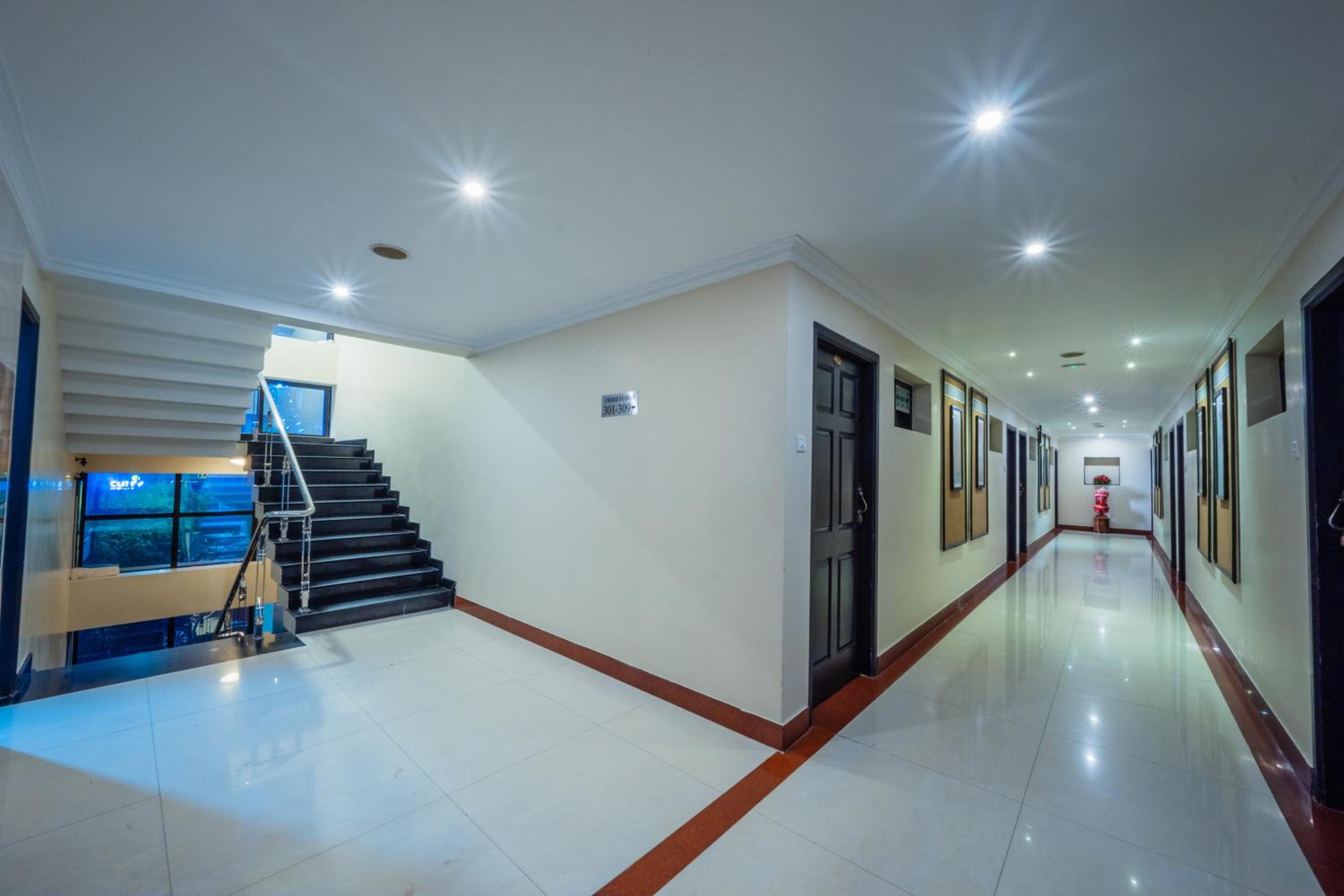 ECONOMY - AC (BASEMENT ROOM) - Photo 2
