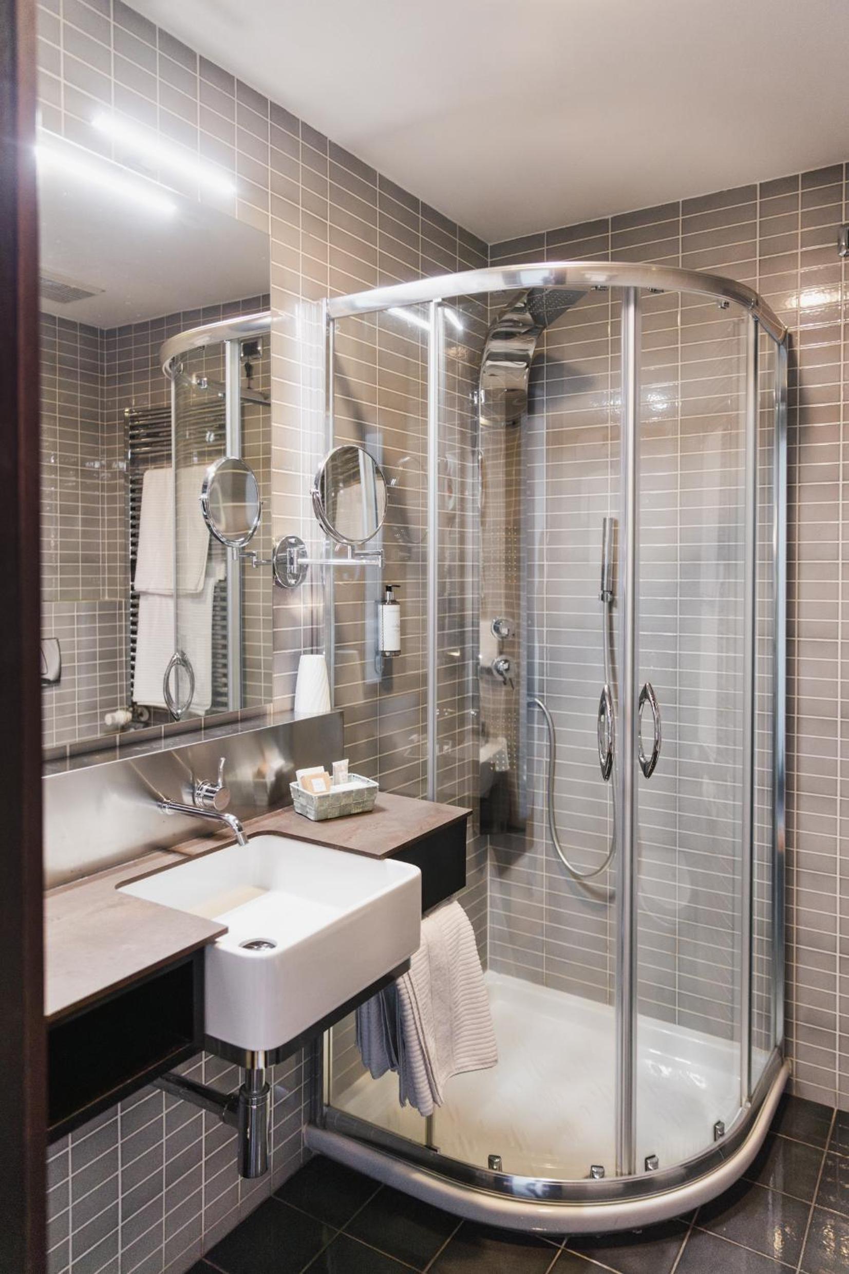Superior Triple Room with Lake View photo 2