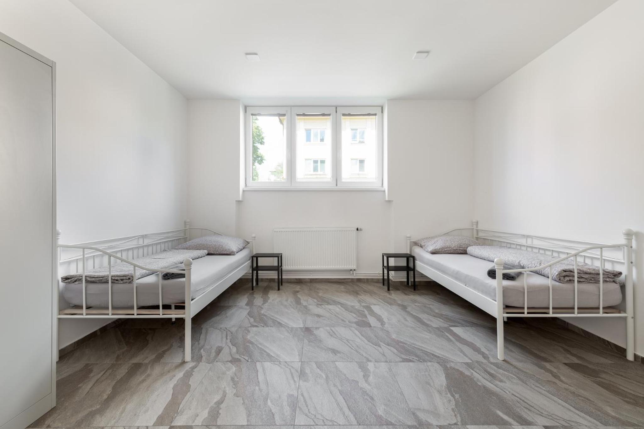 Twin Room - Photo 5