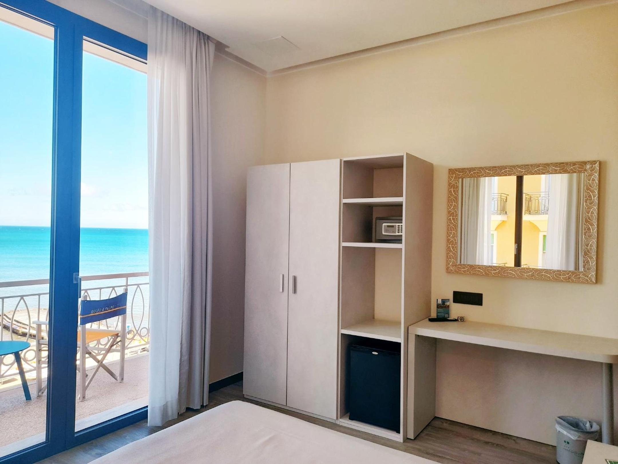Deluxe Double Room with Sea View - Photo 1