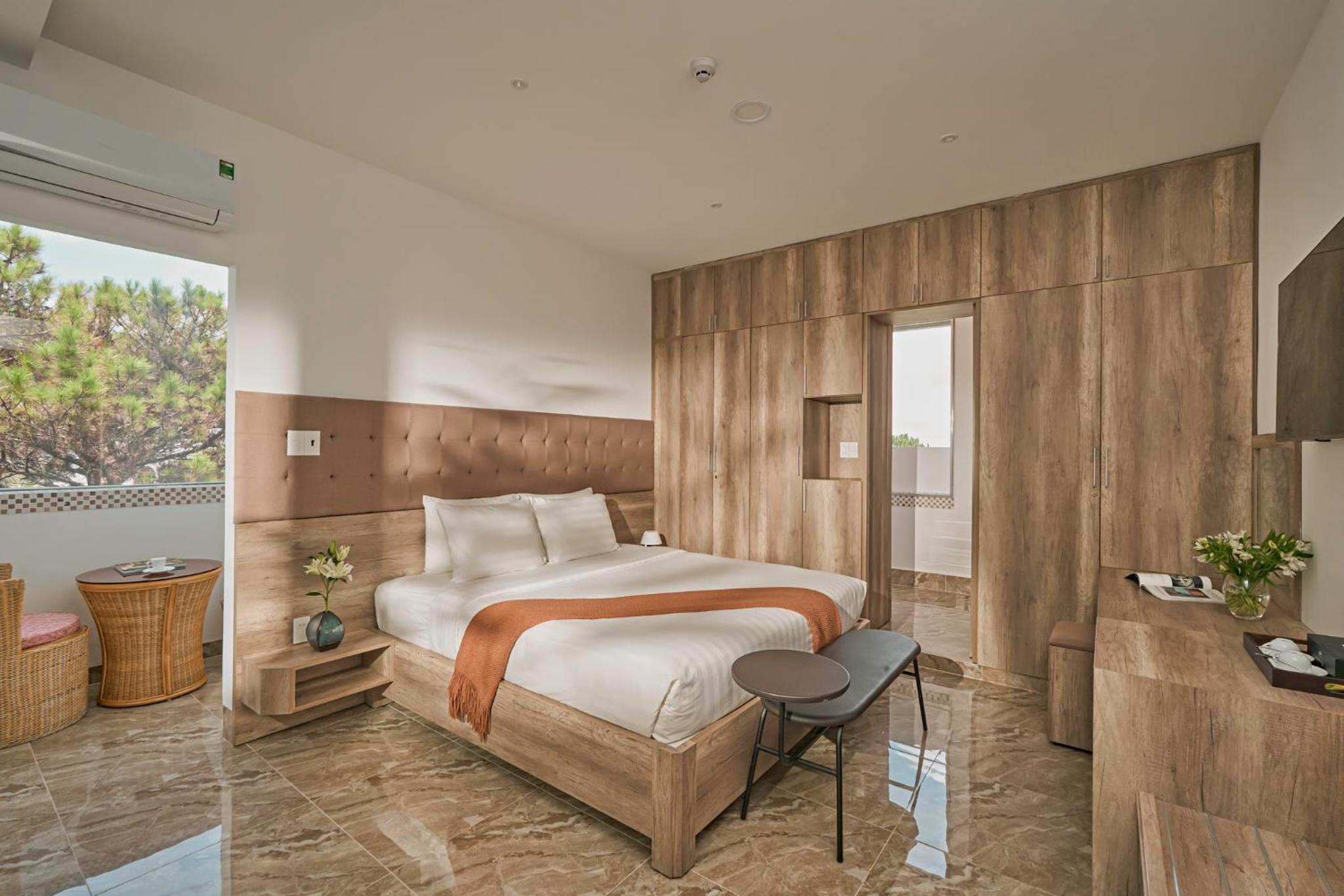 Deluxe Double Room with Balcony photo 1