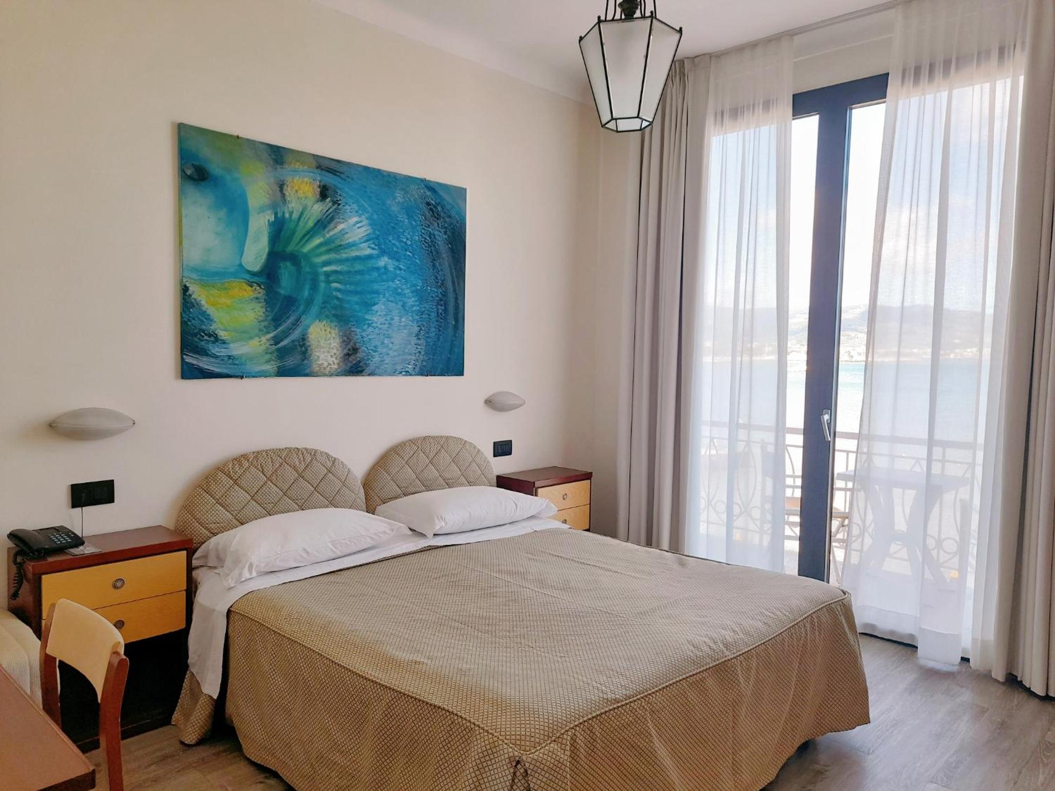 Double Room with Sea View - Photo 18