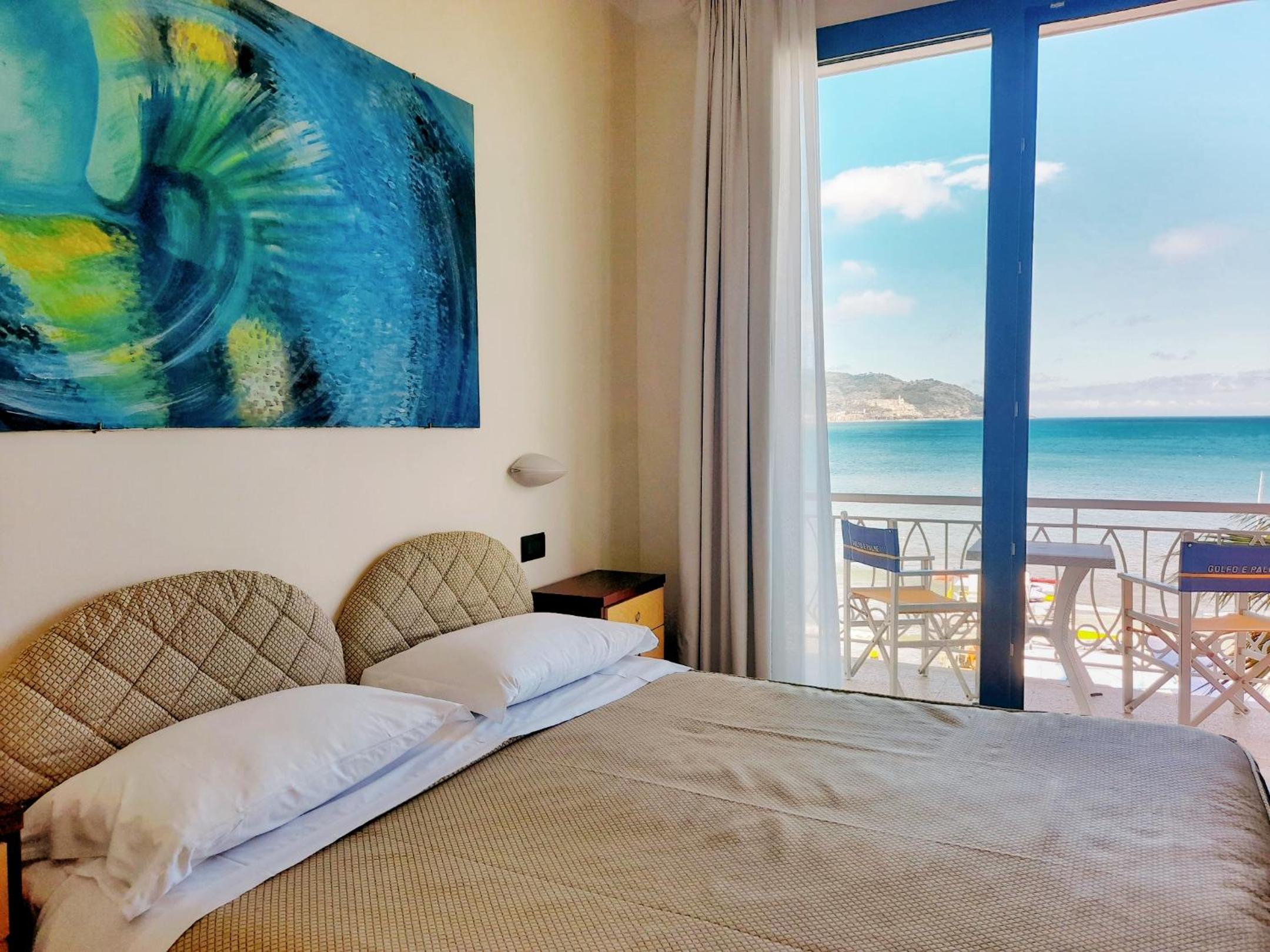Double Room with Sea View - Photo 17
