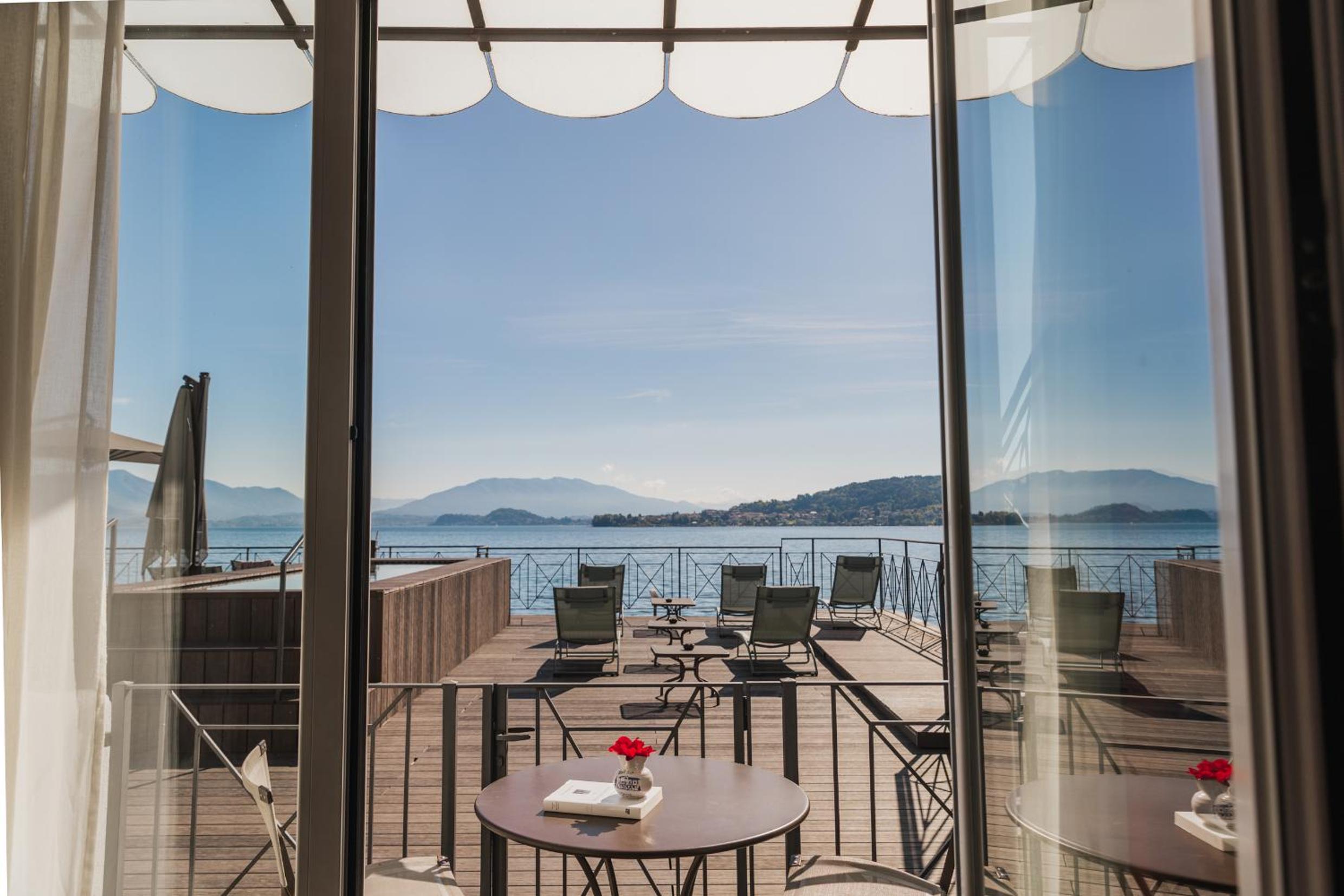 Superior Double or Twin Room with Lake View photo 3
