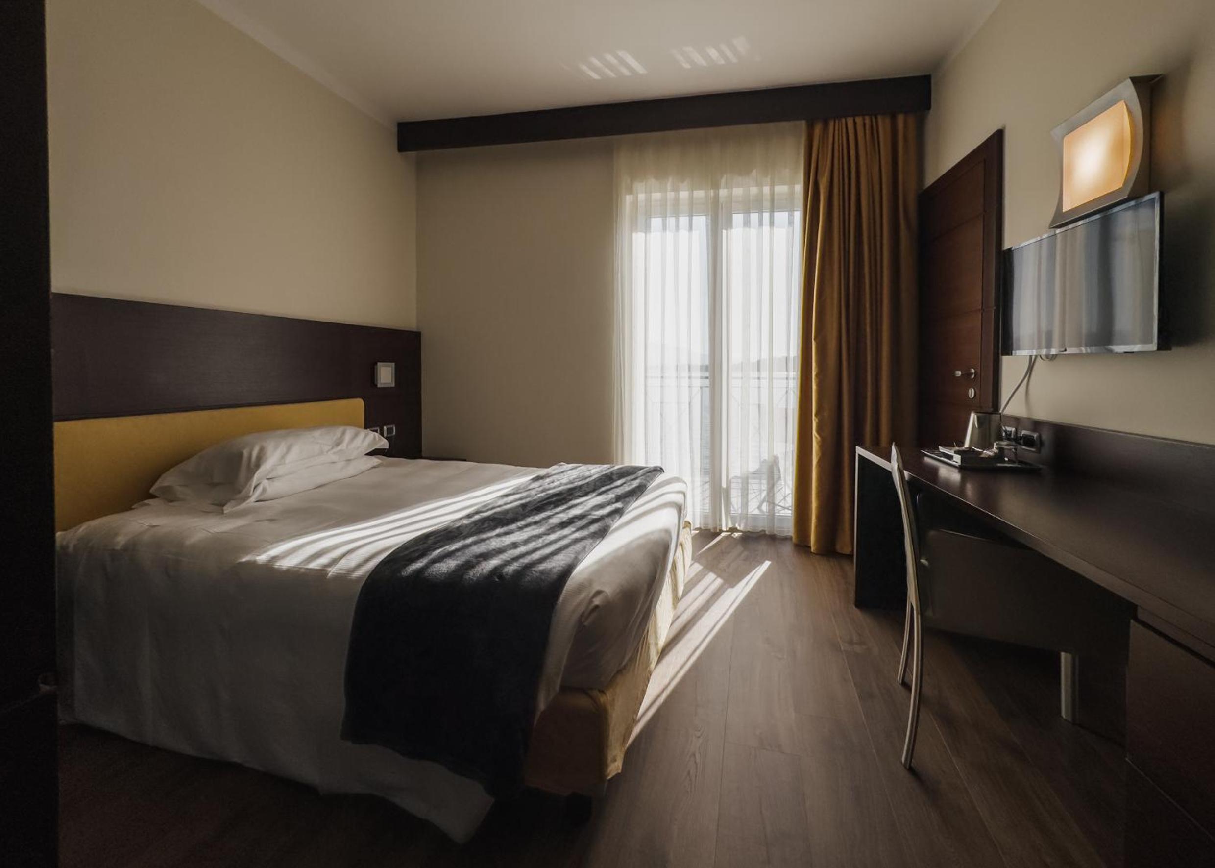 Single Room with Lake View