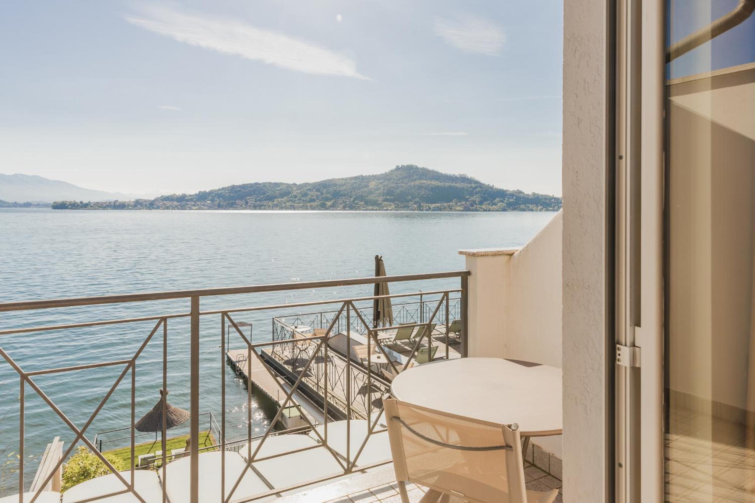 Double or Twin Room with Lake View