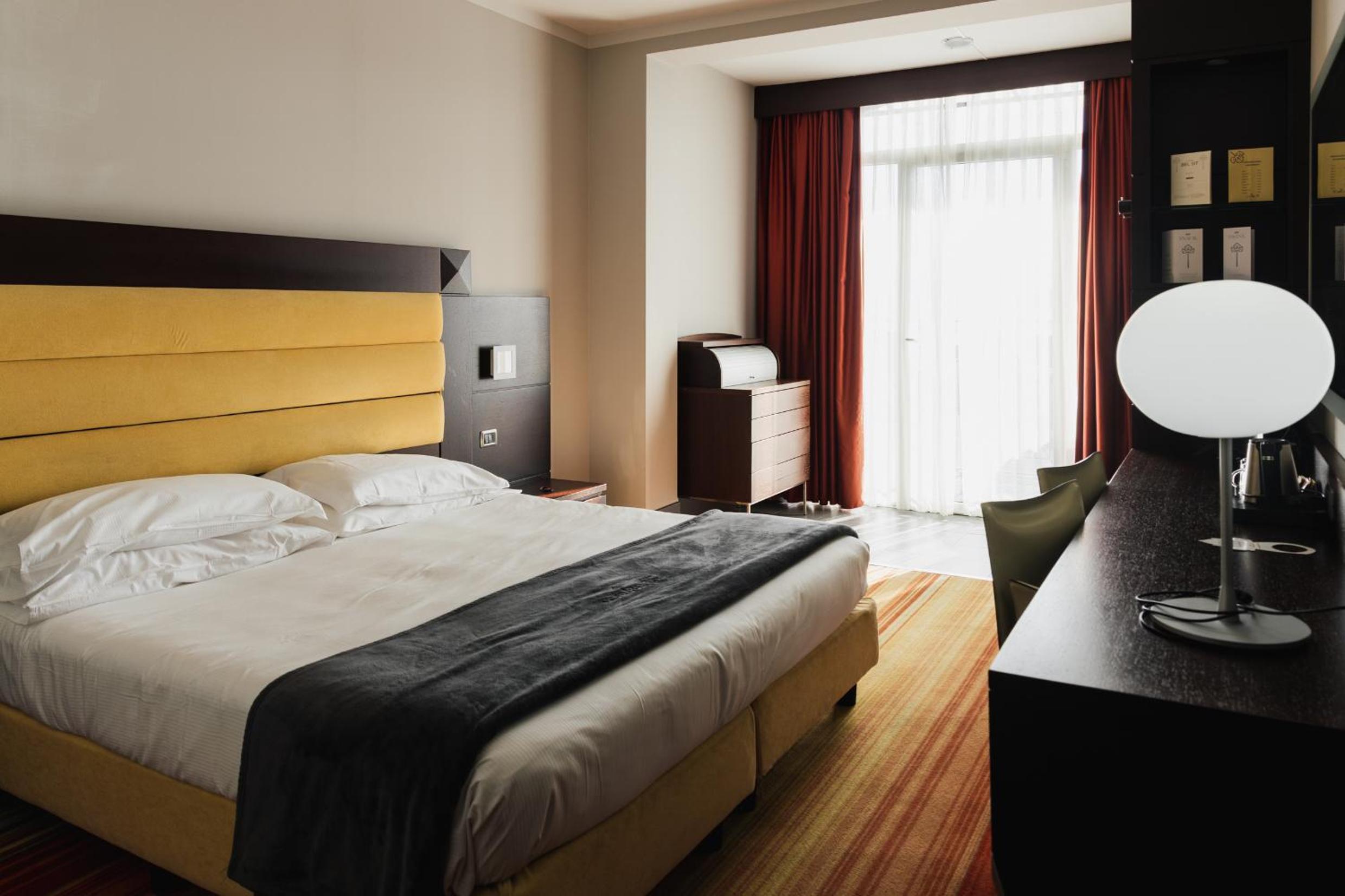 Superior Double or Twin Room with Lake View