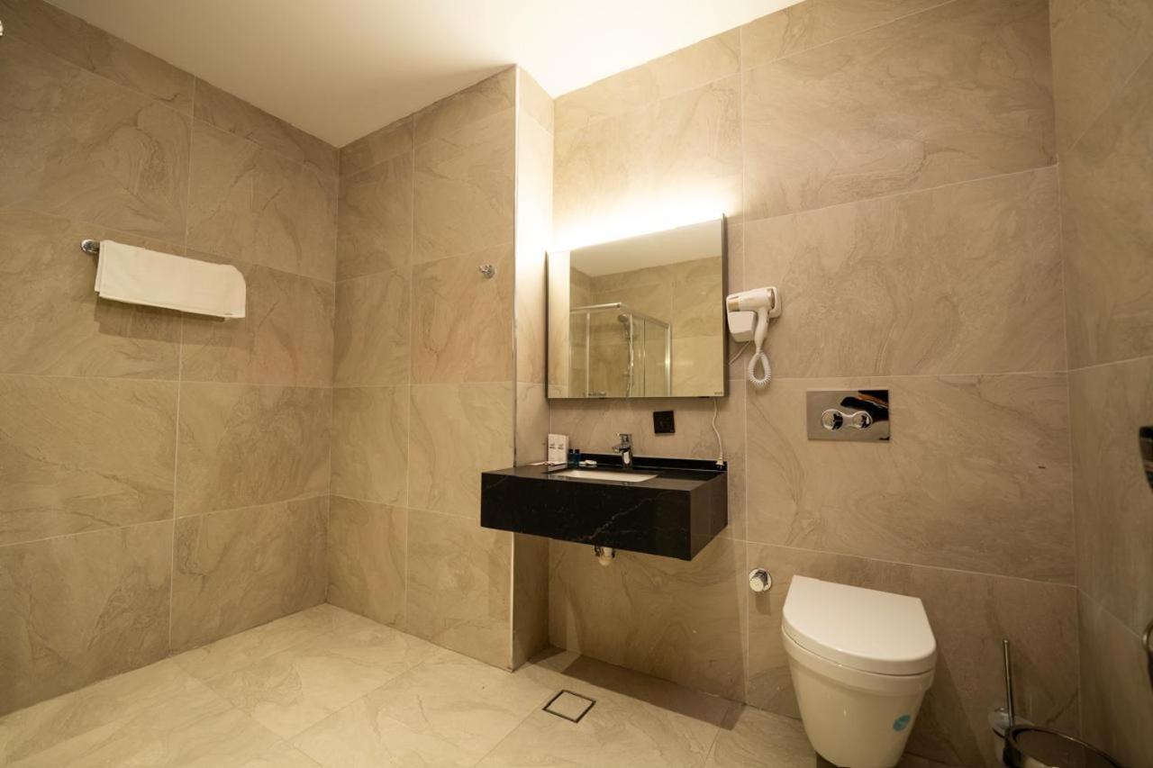Deluxe King Room photo 2