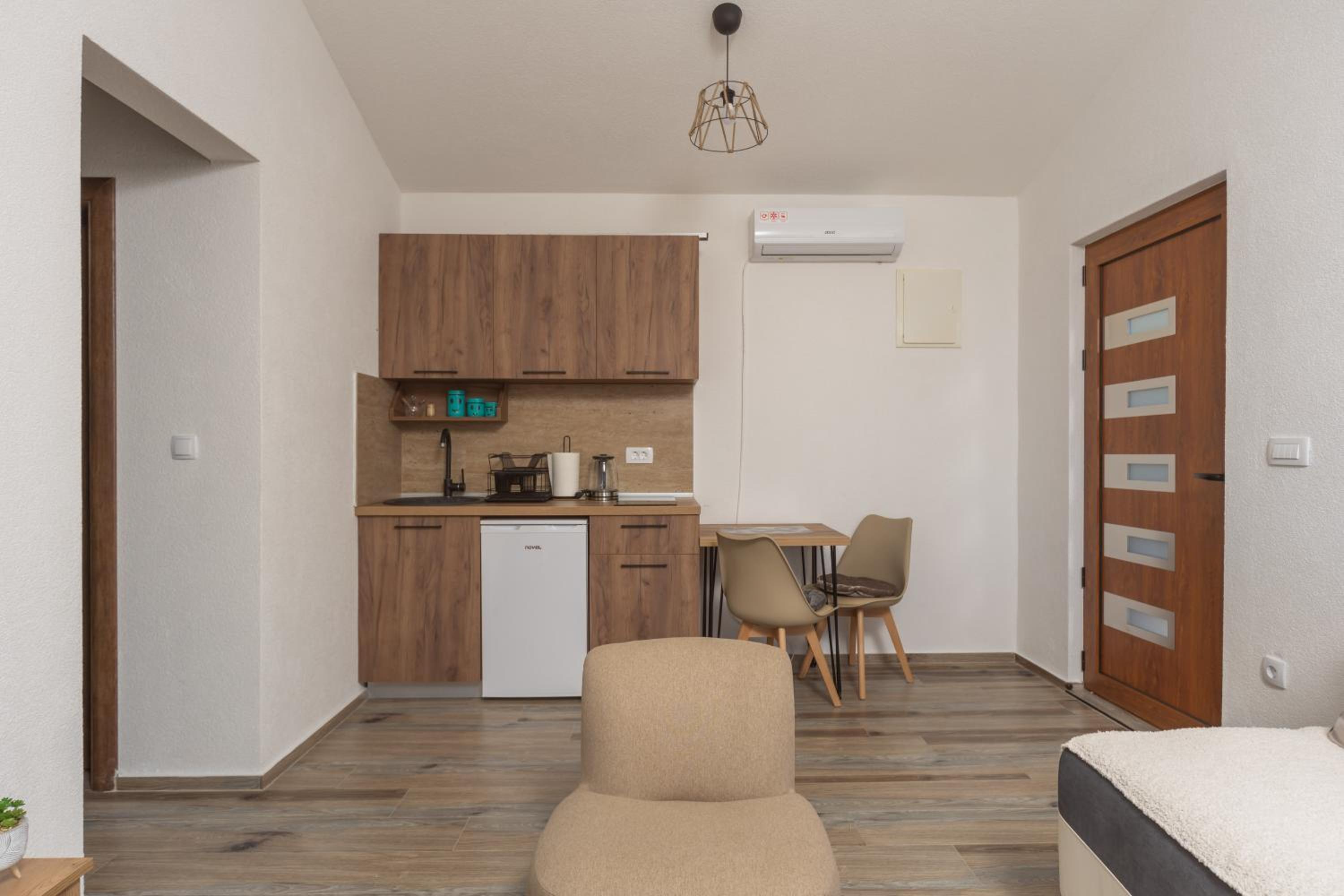 One-Bedroom Apartment photo 2