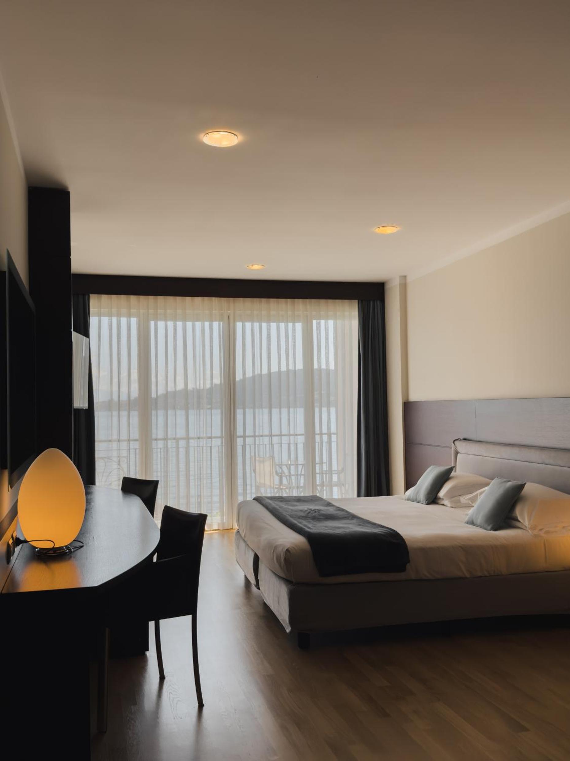 Suite with Lake View
